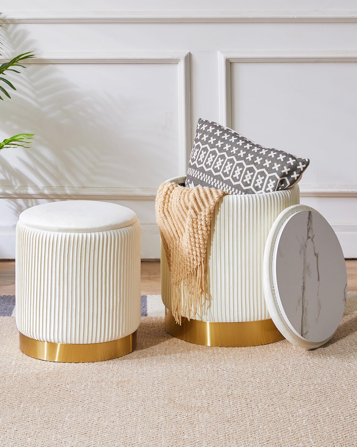 IBUYKE set di 2 ottoni rotondi con stoccaggio e decorazione ad anello in metallo, velluto Vanity Sgabello per trucco, moderno sedile imbottito tavolino, poggiapiedi sgabello, bianco WBD016W