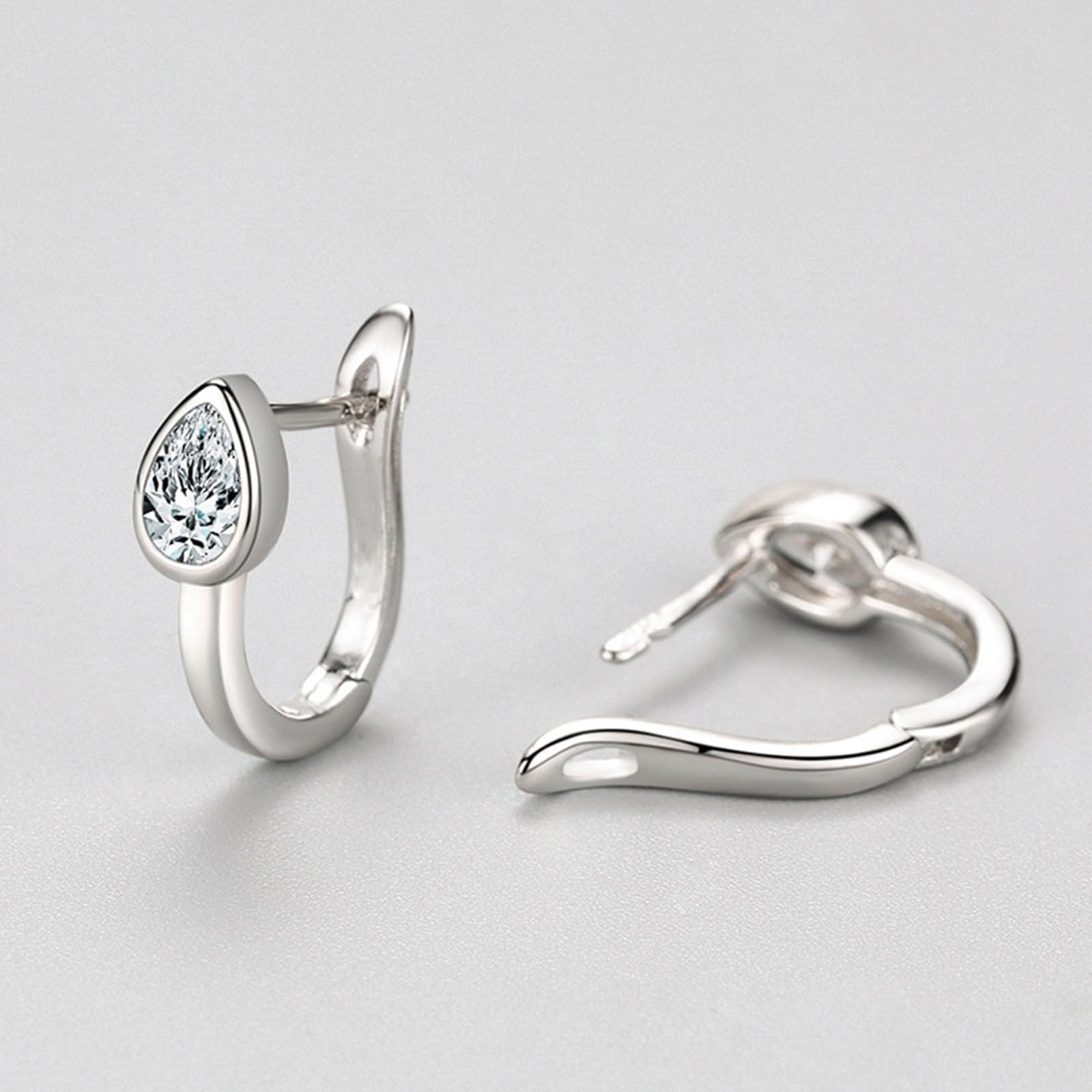 Wycian Pendientes de mujer de oro blanco y platino con moissanita blanca, en forma de U, pendientes de aro solitarios dorados pequeños para ella