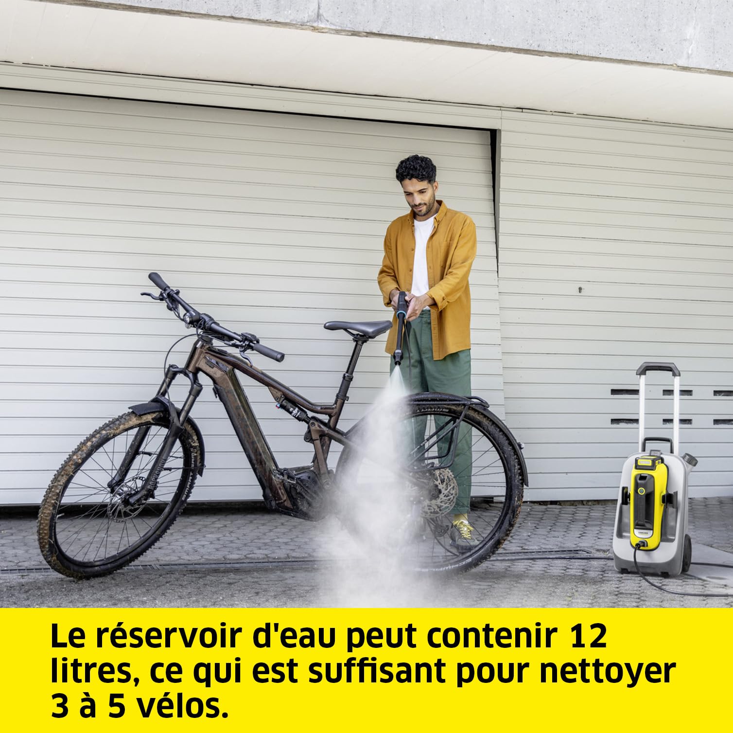 Kärcher Chariot à Eau WT 12 l, Avec Grandes Roues et Poignée Télescopique, Étanche, Accessoire d'Origine pour le Nettoyeur Sans Fil Moyenne Pression OC 6-18 de Kärcher