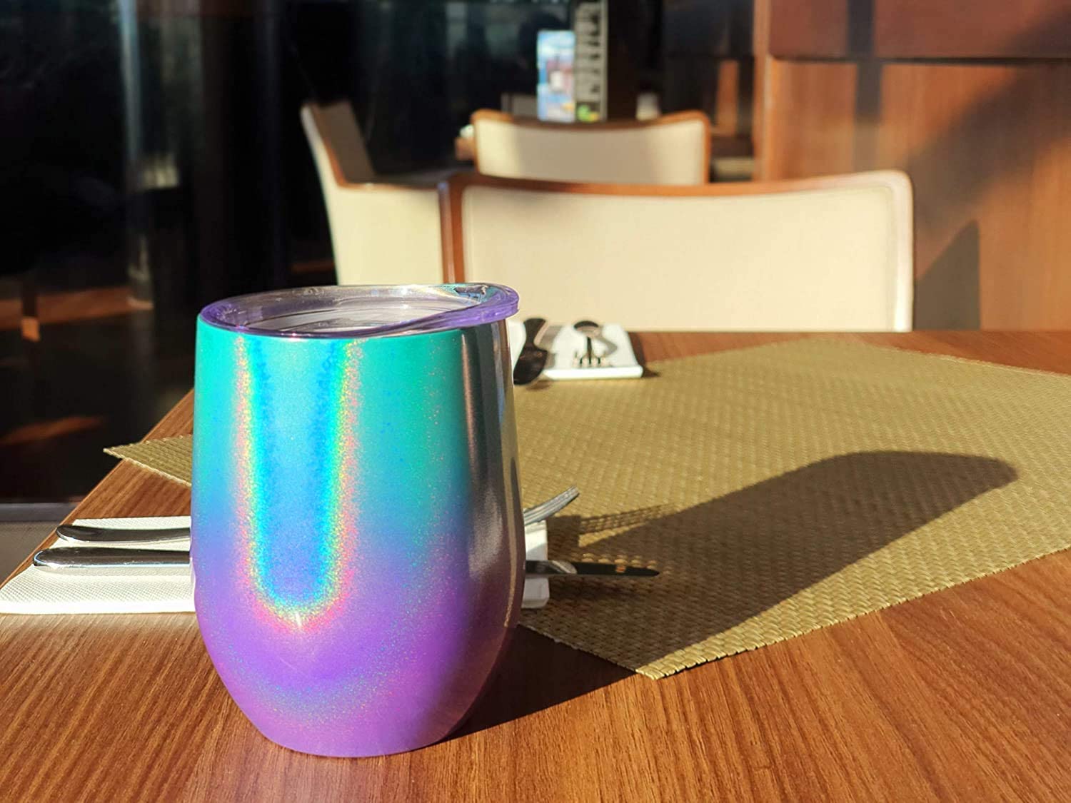 CHILLOUT LIFE Vasos de vino de acero inoxidable de 12 onzas, paquete de 4 vasos de vino aislados al vacío de doble pared con tapas y popotes que mantienen el frío y el calor para café, cerveza, helado