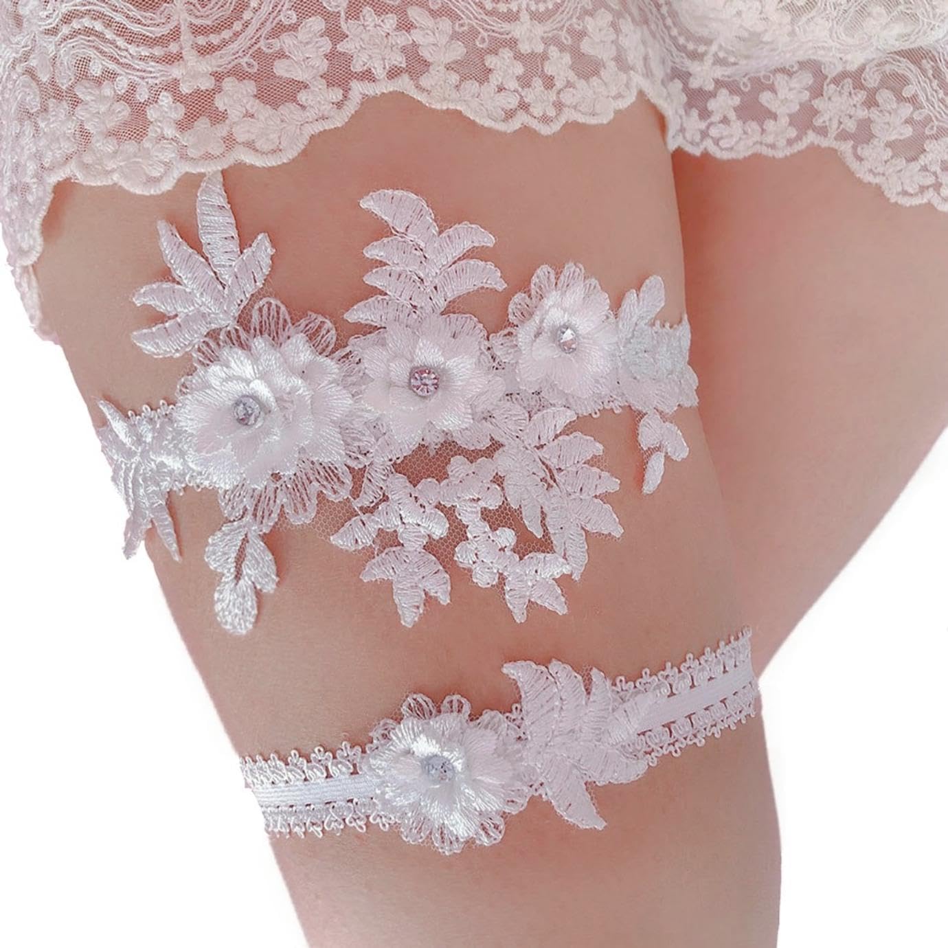 Wedding Garter for Bride Vintage Floral Lace Bridal Garter with Rhinestones Stretch Thigh Garter for Wedding Ceremony Garter