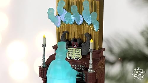 Miniatura 7 de Hallmark Keepsake Adorno de Navidad 2023, colección The Haunted Mansion de Disney, Victor Geist con luz y sonido, regalos para fanáticos de Disney