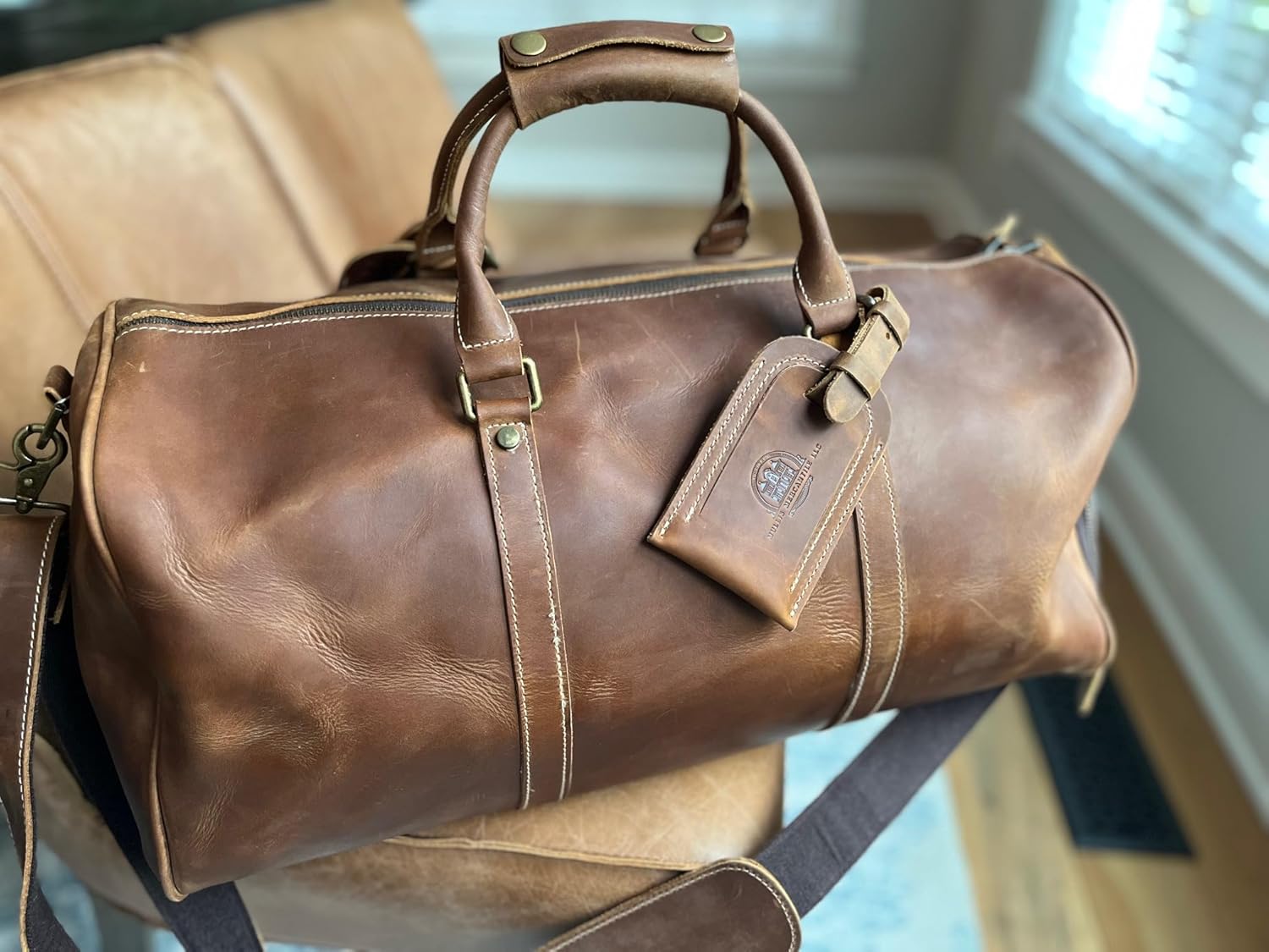 Mullis Mercantile Leather Weekender Bag, an ideal men's classic. Perfect for overnight stays, full-grain leather, a retro design, gym, and a YKK zipper, brown. (22 inch Vintage Leather Duffle) - Image 3