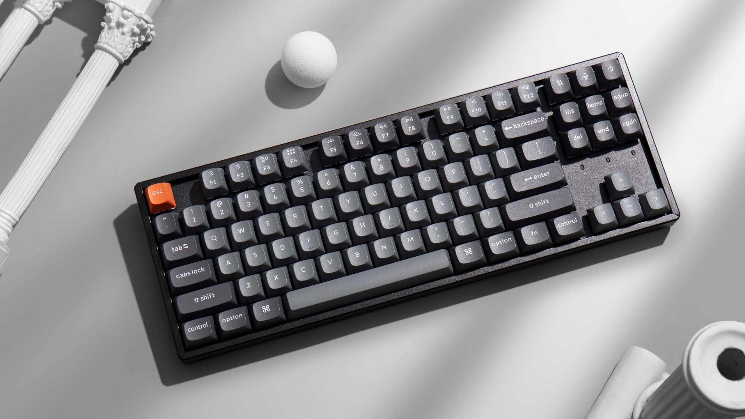 Keychron K8 MAX Tastiera meccanica wireless, 2,4 GHz/Bluetooth/USB-C, LED bianco, QMK/VIA, Macro programmabili, PBT Keycaps, Per Mac Windows, Super Red Switch