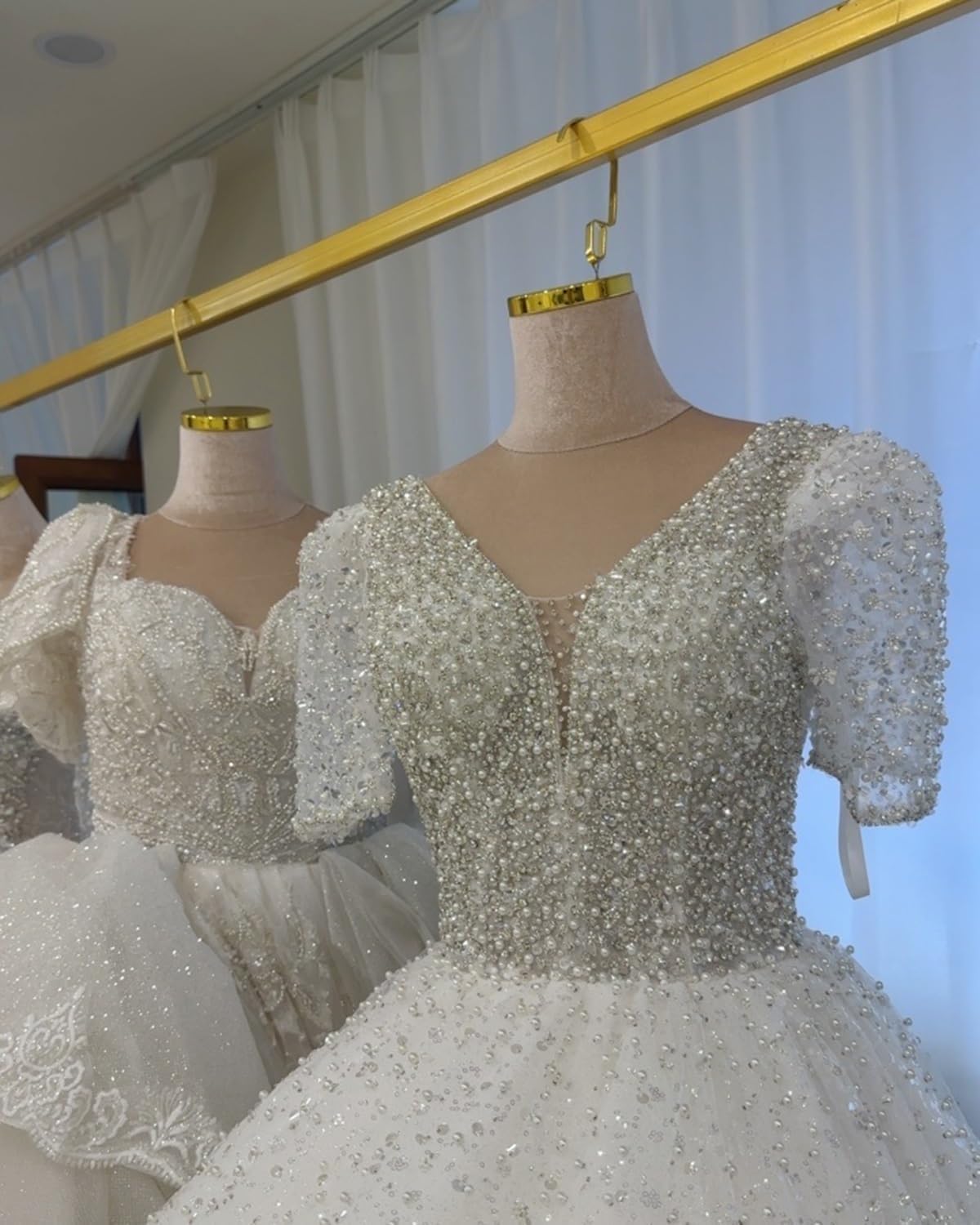 Manekin wiszący półciało, suknia ślubna z metalowymi haczykami, elegancki aksamitny pokrowiec damski manekin, manekin krawiecki