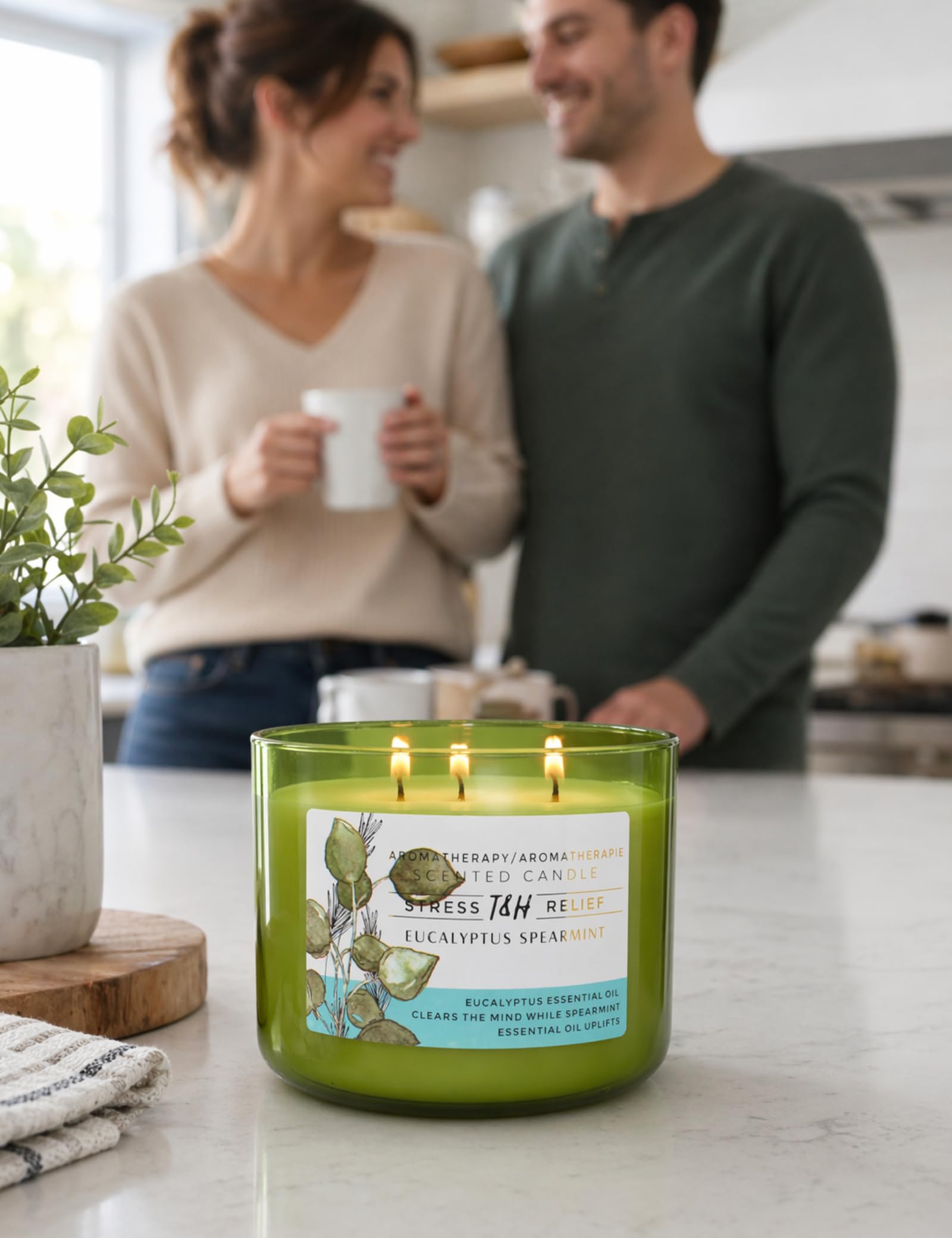 Duftkerze Eukalyptus Spearmint | 450 g große Soja-Kerze mit 3 Dochten | beruhigende Aromatherapie-Kerze für Zuhause | frischer Minze-Spa-Duft | langanhaltende, saubere Verbrennung | Entspannungs- und