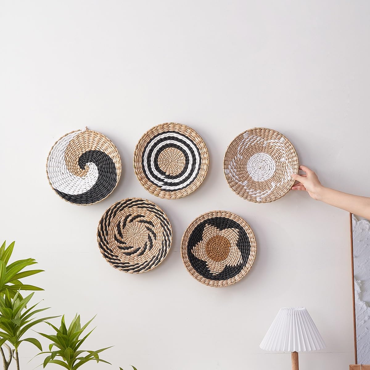 Juego de 5 cestas de pared bohemias hechas a mano, cestas planas de hierba marina tejida natural, decoración de pared para sala de estar o dormitorio, arte de pared único.
