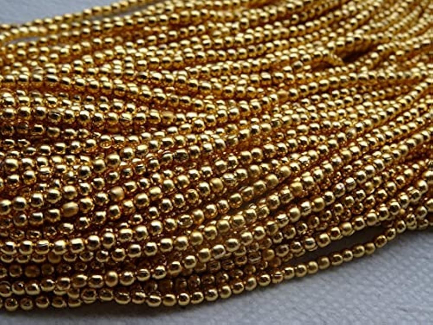 Pyrite naturelle 2,5 mm en fil lisse de 13 pouces plaqué or pour création bijoux