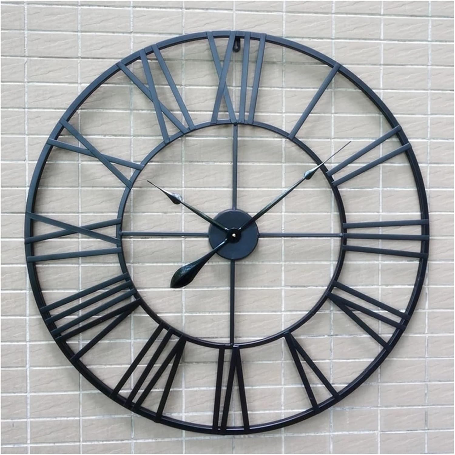 Grande Horloge Murale en Métal Noir 47cm au Design Rétro Creux