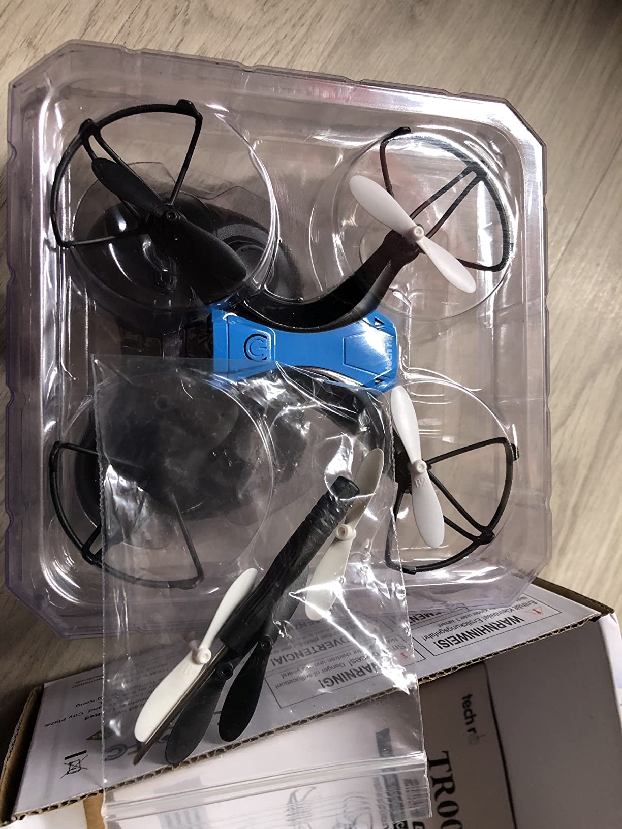 Cadeau Drone Enfant Mini Drone Enfant Tech RC 20 Min Vol – 2 Batteries, Mode Sans Tête, 360° Flips, Décollage One-Touch