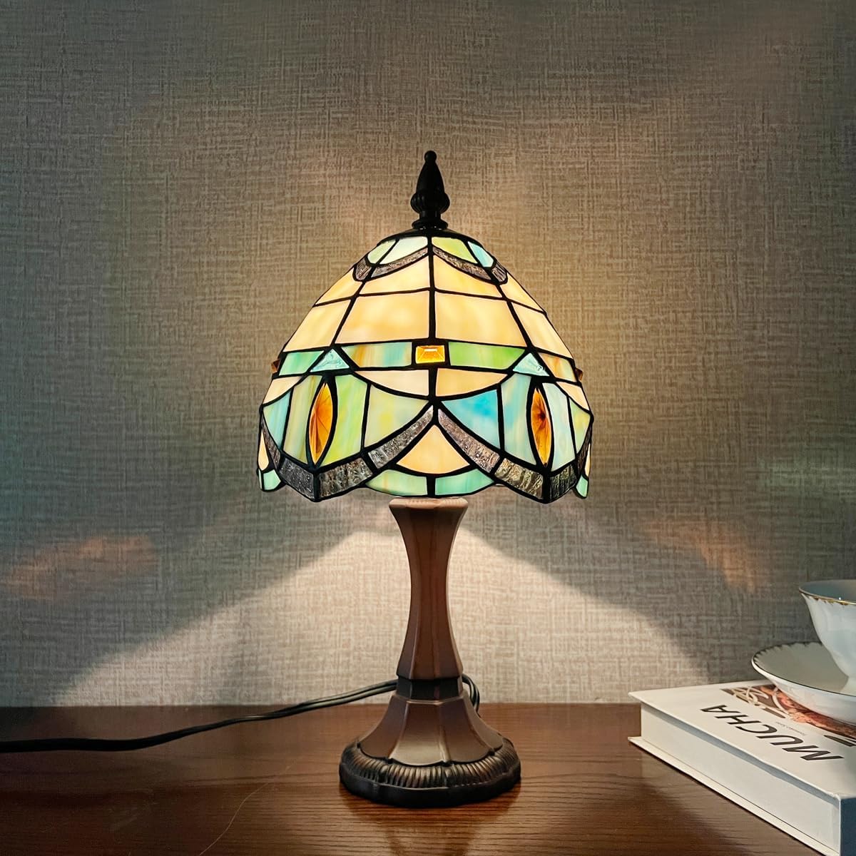 Tiffany Small Table Lamp Stained Glass Accent Table Light Antique Style Desk Lamp Vintage Bedside Lamp for Living Room Bedroom Nightstand
