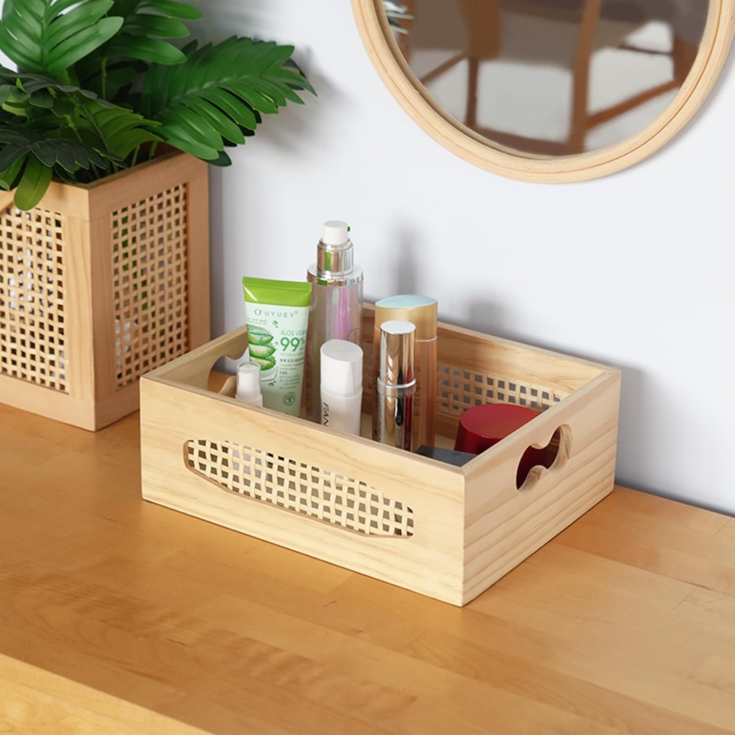 木製バスケット2個セット、ハンドル付き籐製浅型収納ボックス。農家の素朴なクレート。パン、果物、野菜、カウンタートップ、キッチン、バス