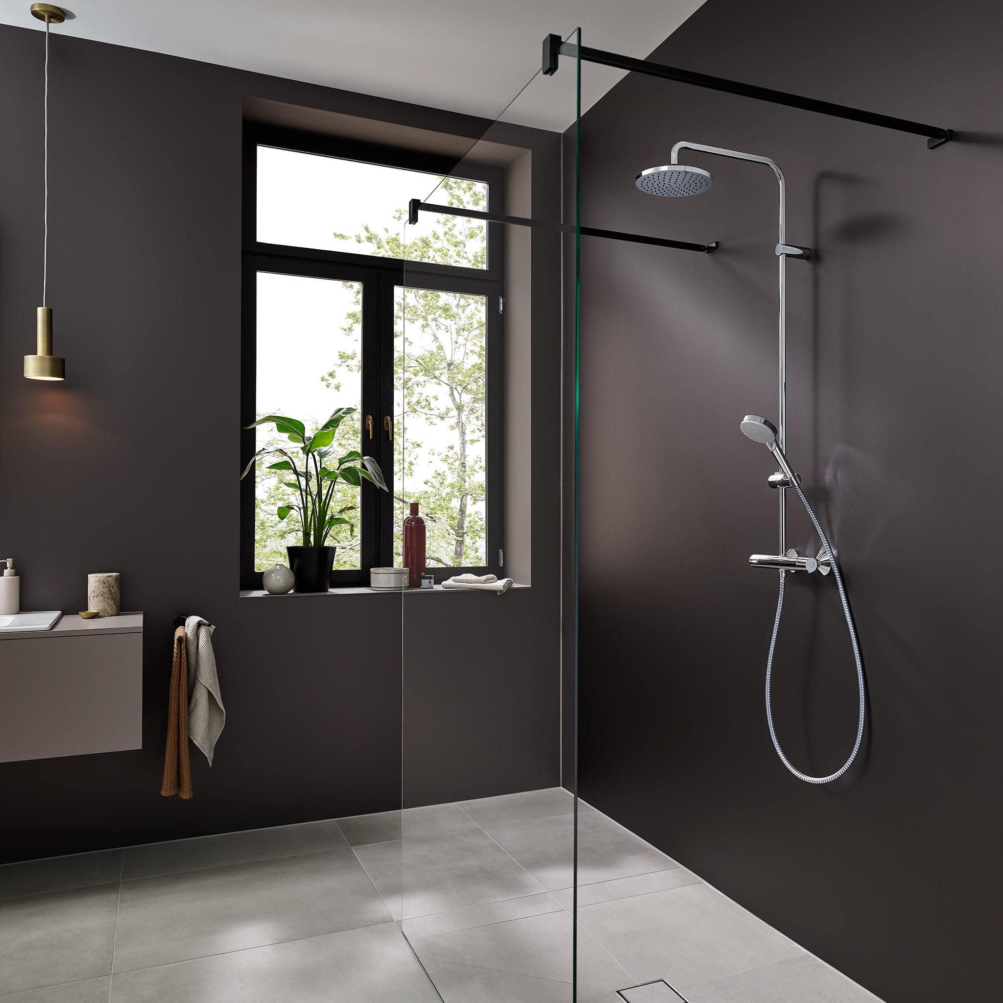 hansgrohe Vernis Blend - Colonne de douche avec mitigeur thermostatique, douche pluie 205 mm avec robinet, douchette, support, flexible de douche, barre et douche de tête ronde 1 jet, Chromé, 26089000