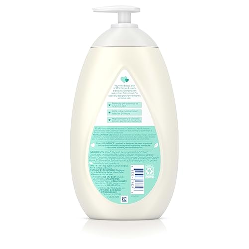 Vista 2 de Johnson's CottonTouch Newborn Baby Face and Body Lotion, Hypoallergenic Moisturization for Baby's Skin, Made with Real Cotton, Paraben-Free