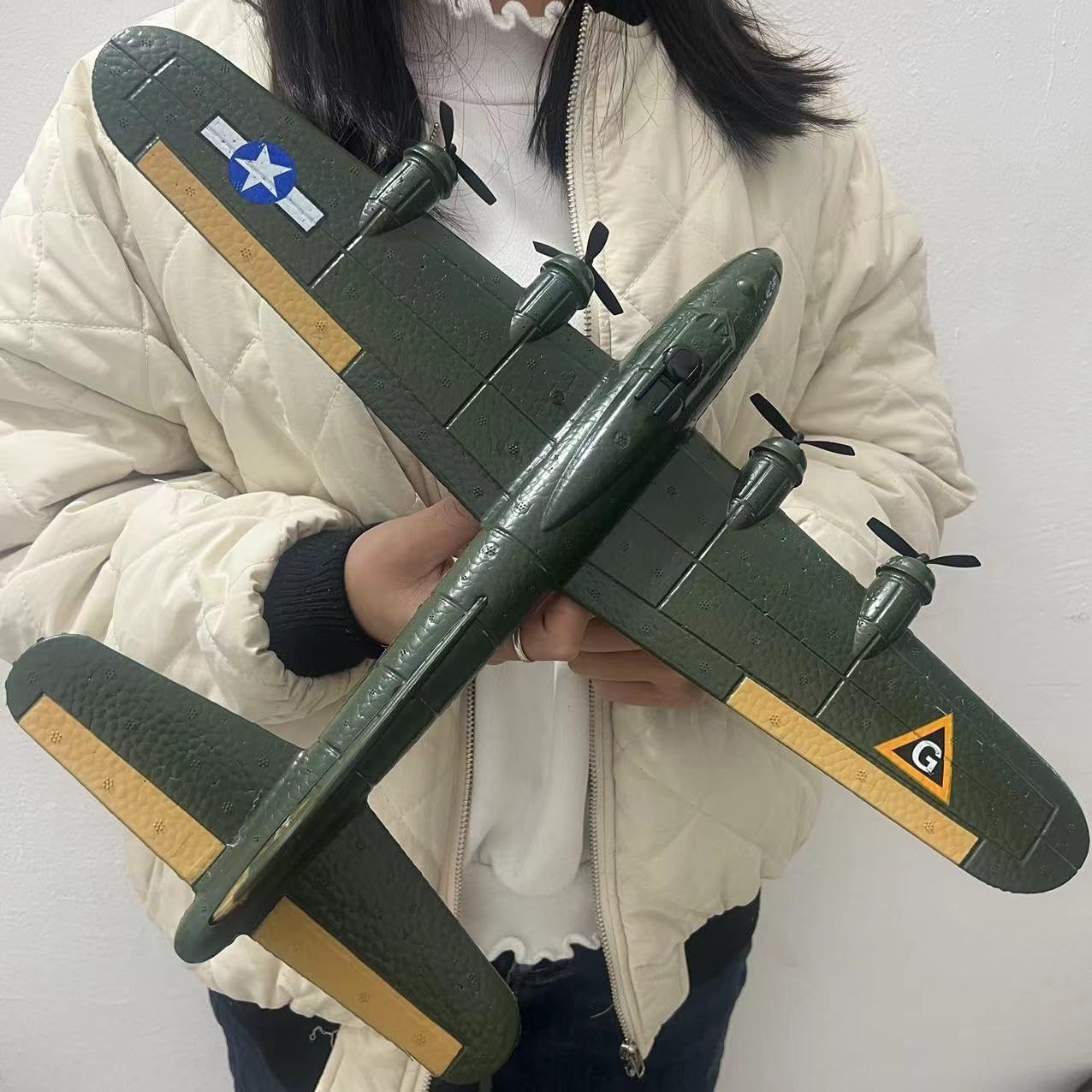 B17 Remote Control Glider, 2-Channel RC Foam Airplane, B17 Flying Fortress Bomber Replica Electric RC Model with 6-Axis Gyroscope, Removable Battery, EPP Material, 55g Lightweight