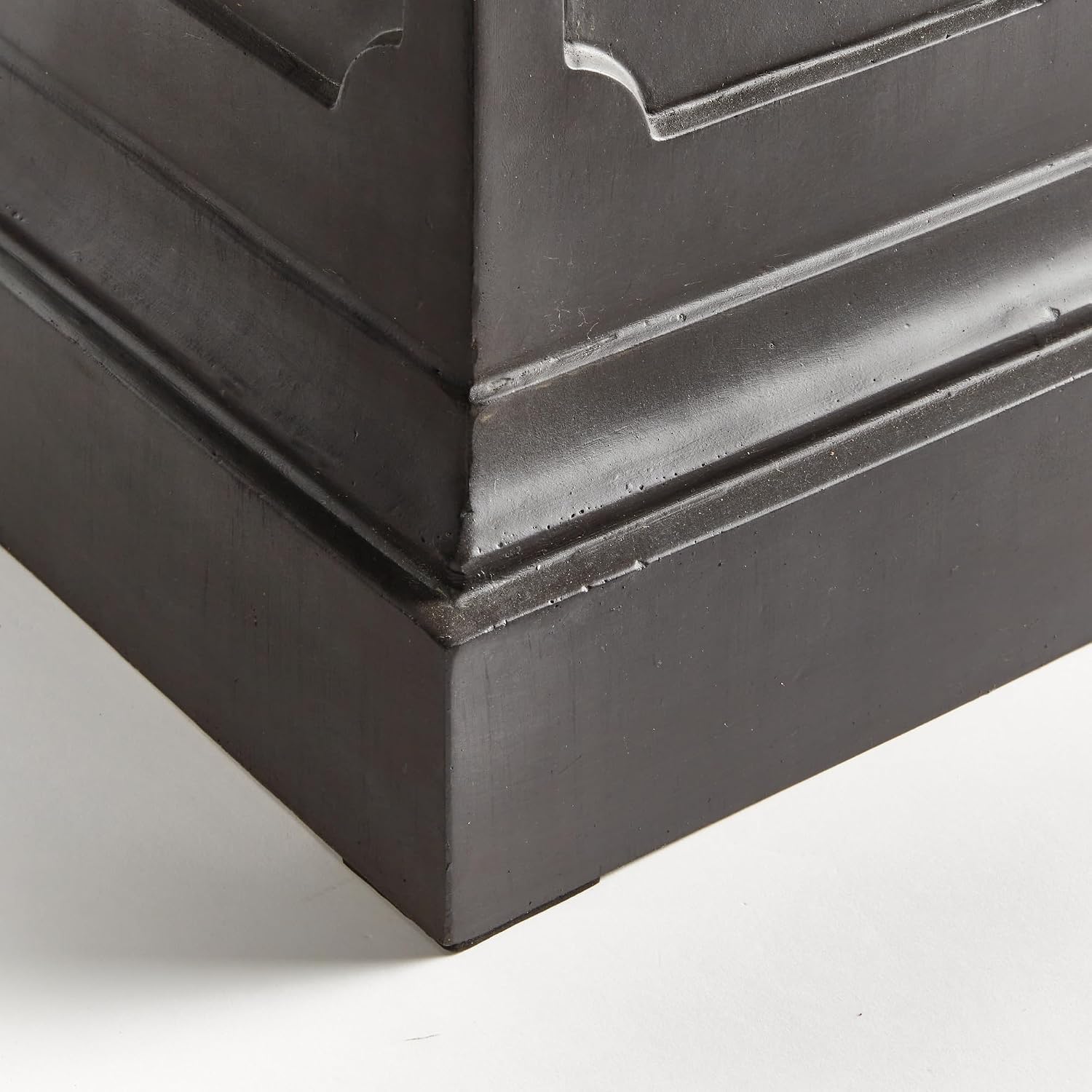 Napa Home & Garden Fibreclay Chambers Pedestal Short Short Black