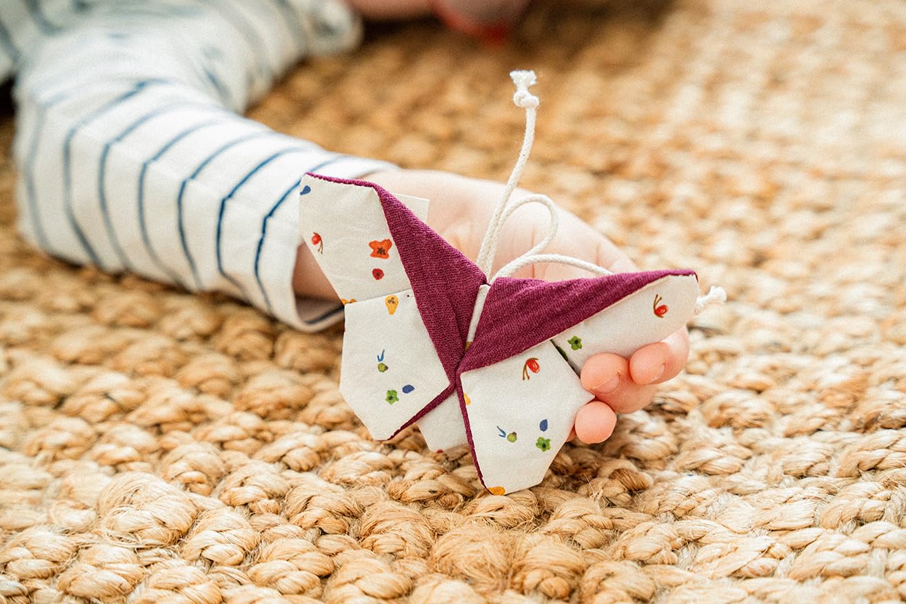 Käthe Kruse ORIGAMI - Mariposa crujiente de tela y lámina para crepitar para niños a partir de 0 años, juguete de agarre para promover las habilidades motoras