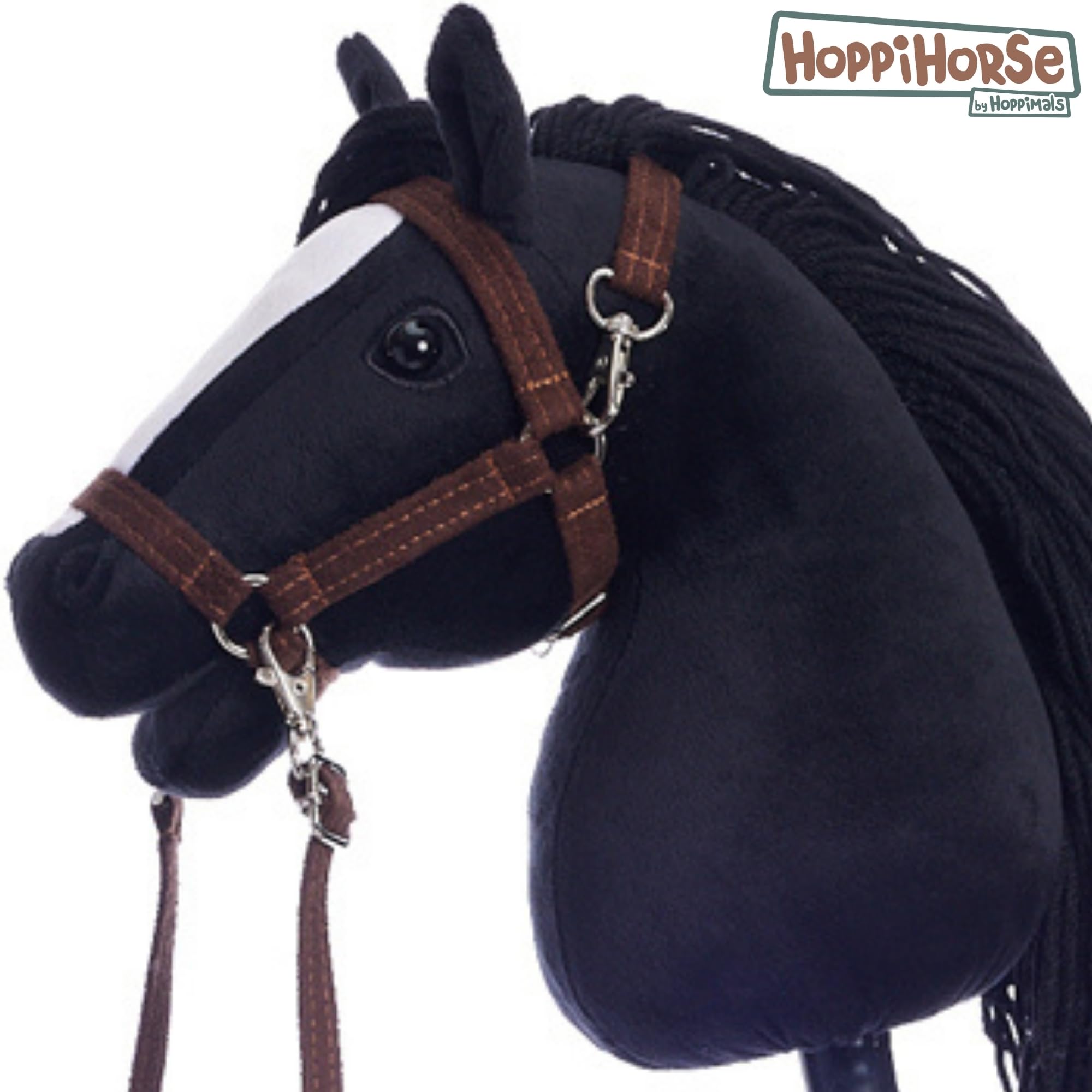 HOPPIHORSE - Hobby Horse Sport Edition A4, Koń na kiju z kantarem, wodzami, paskiem na ramię, ogonem i uchwytem silikonowym, wysokiej jakości pluszowy Hobby Horse w pudełku prezentowym od HOPPIMALS