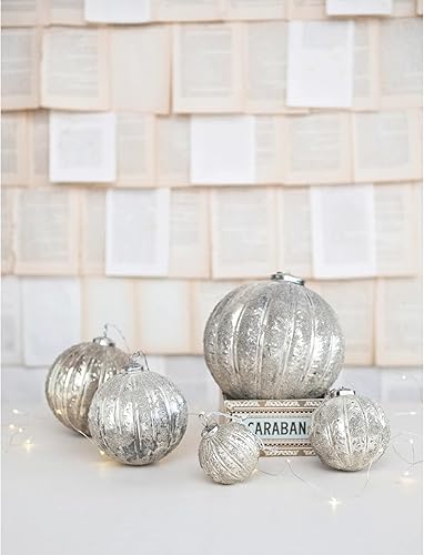 Miniatura 2 de Creative Co-Op Adorno redondo de vidrio flocado de 6"