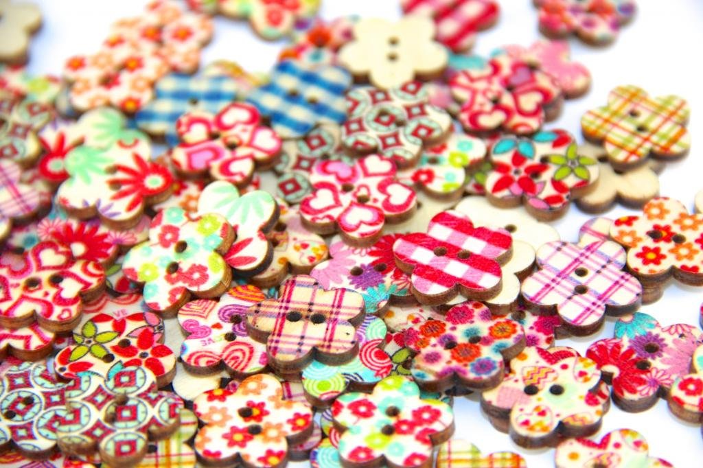 Raylinedo Random Pack Of 50-55 Pcs Flower Buttons-Mixed Wood Buttons Sewing Scrapbooking Flowers Shaped 2 Holes