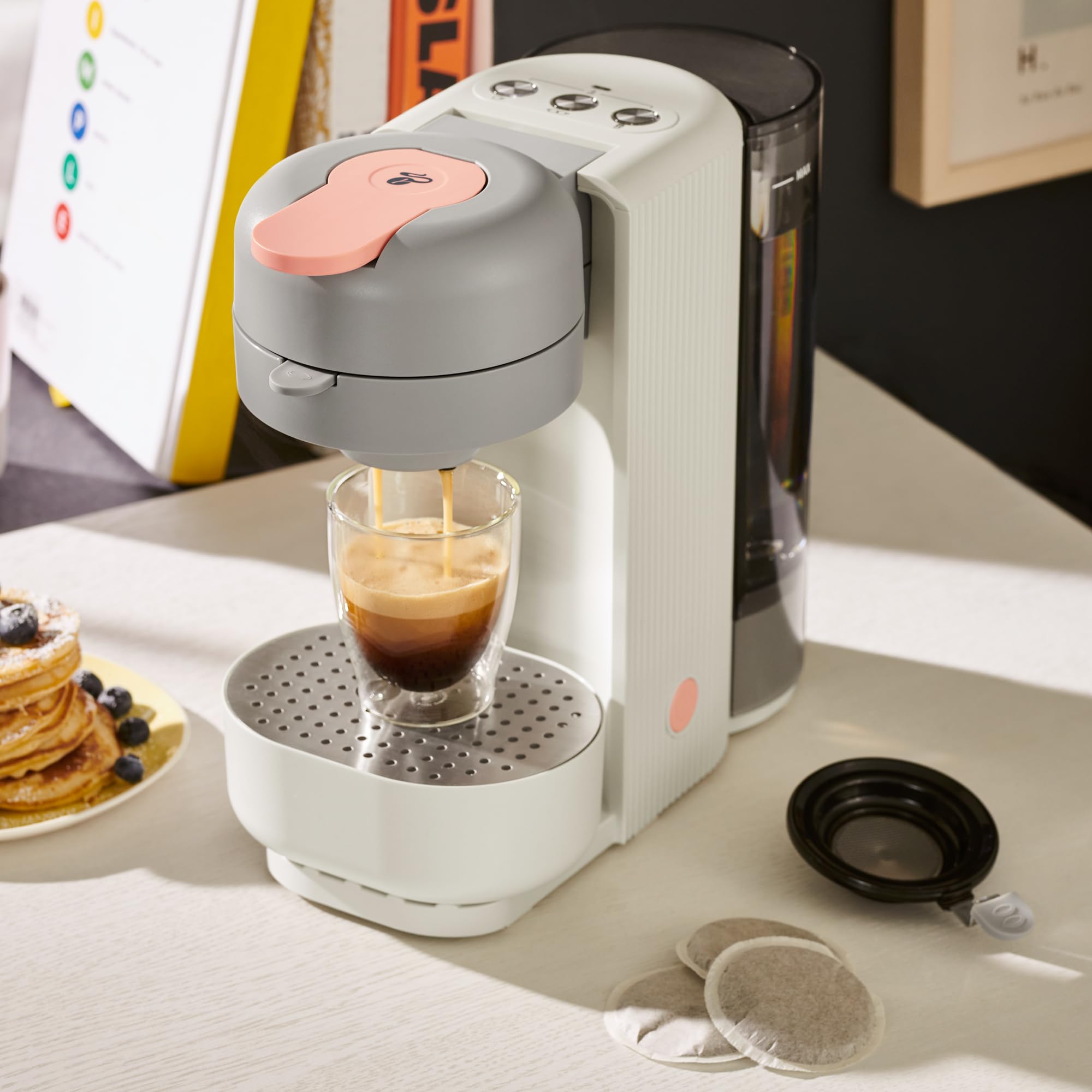 Tchibo Kaffeepads Probierset Vorratspack Maxipack, Feine Milde (1x), Caffè Crema vollmundig (2x) & BLACK&WHITE (1x), 400 Stück - 4x 100 Pads, nachhaltig, geeignet für Senseo Maschinen