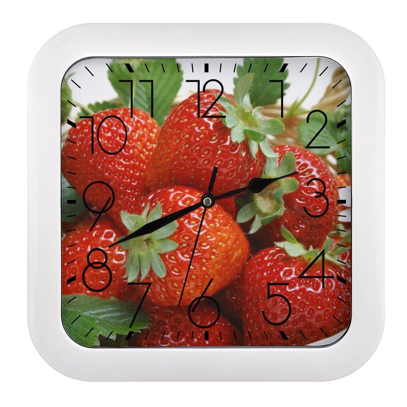 Horloge murale carrée moderne fraise pour une chambre d'enfant apaisante