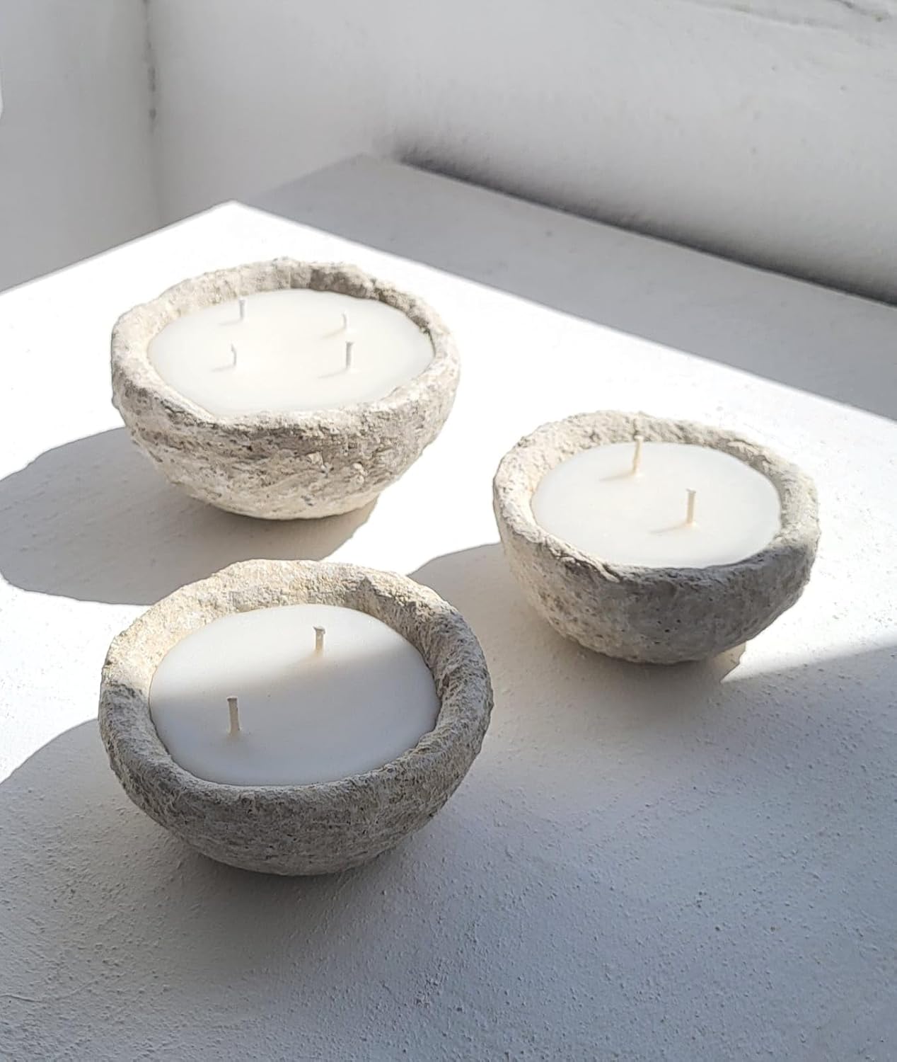El Yapımı Ufak Boy Beton Mum, 2 Fitilli, Çap 10 cm Yükseklik 4 cm, Dekoratif Ev Aksesuarı