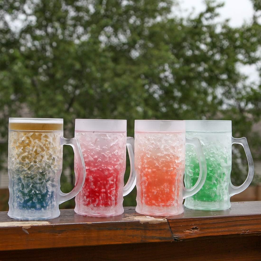 Lily's Home Isolierte doppelwandige, gelgefüllte Biergläser aus Acryl, mattiert, ideal für den Genuss von Brauen bei Grillabenden und Partys, transparent mit verschiedenfarbigen Böden (je 400 ml, 4