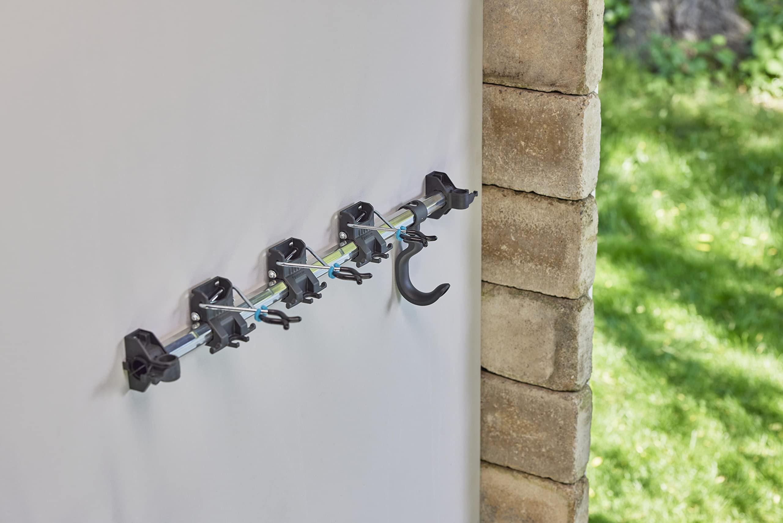 Gardena Tool Rack Plus: Wall-mounted rack for home and garden tools 78 cm wide, 60 kg maximum weight, space-saving - Image 3