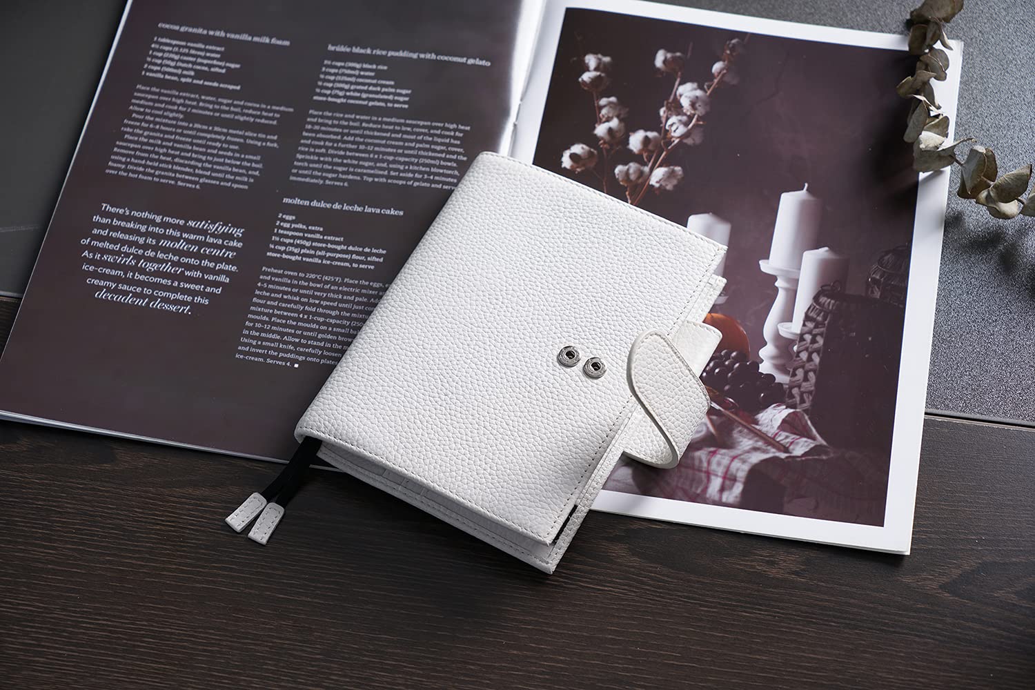 Moterm Custodia in pelle per taccuino A6, compatibile con agenda Hobonichi Cousin, Stalogy e Midori MD, con passante per penna, scomparti per carte e tasca posteriore (Kiesel-Creme)
