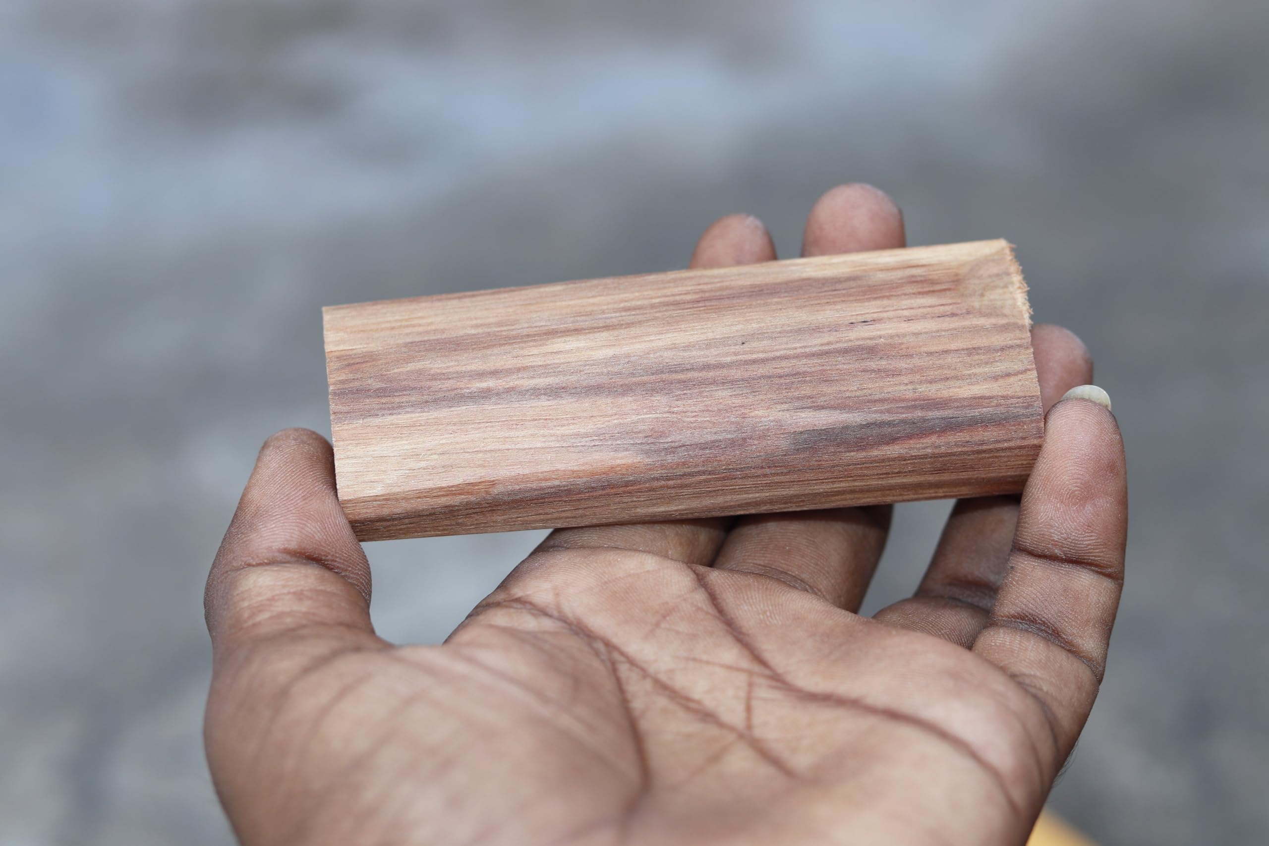 KC PRODUCTS® Natural Sandalwood (Chandan) Stick Original Mysore Sandalwood Stick Chandan Lakdi (चंदन की लकड़ी) White Sandalwood Stick Safed Chandan Wood for Puja Tilak Face Haven Beauty (25-30 gram)