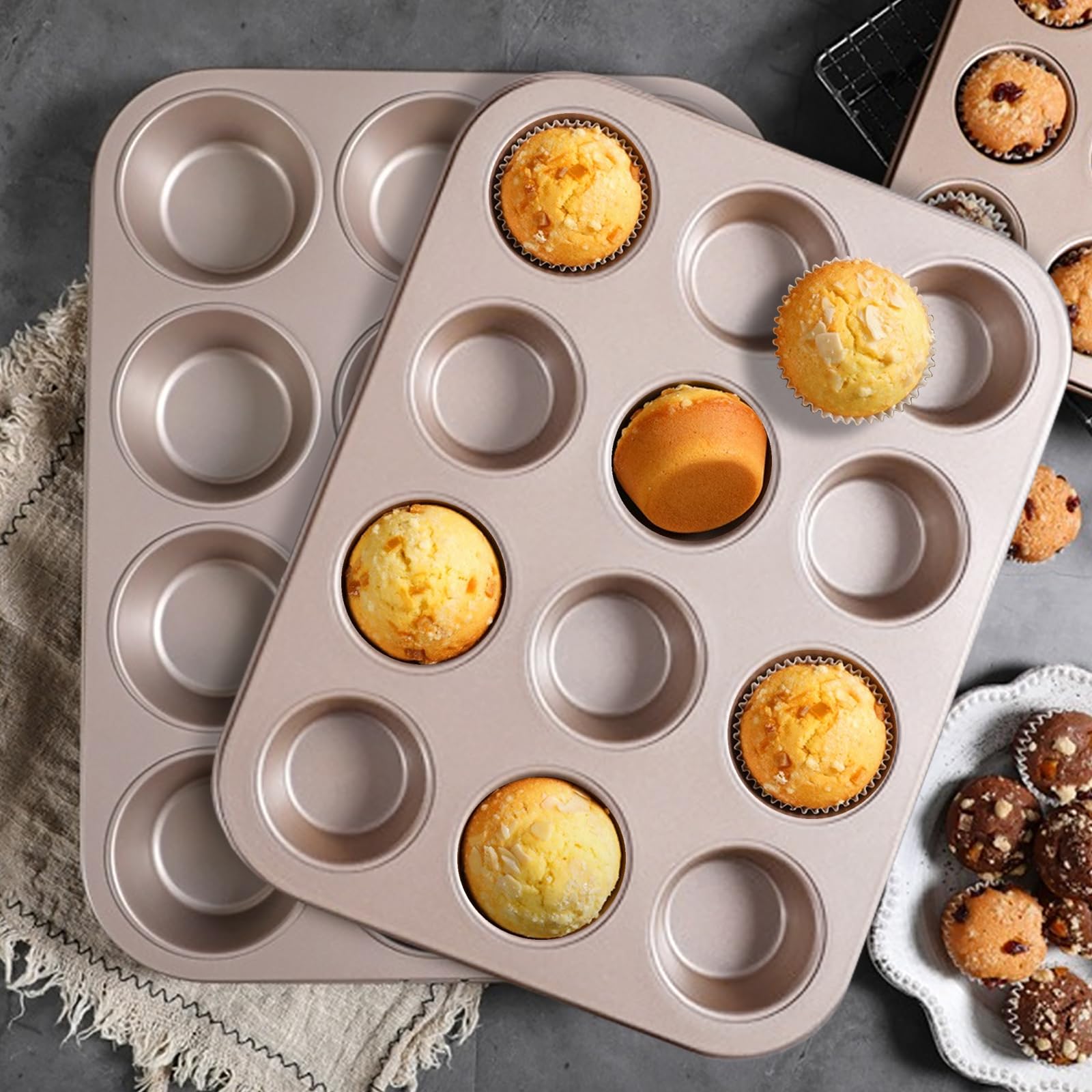 Molde para magdalenas para hornear, molde antiadherente para magdalenas, 12 tazas, paquete de 2 bandejas para tartas, moldes para tartas de queso de primera calidad, color dorado
