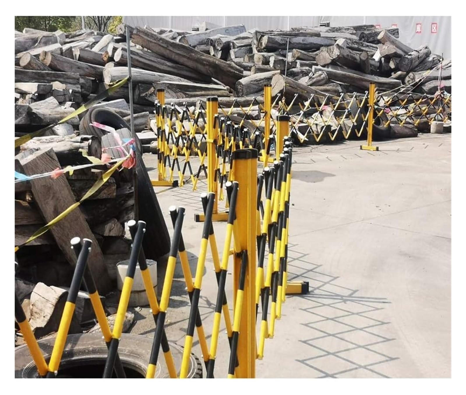 Barrera retráctil de tráfico amarillo-negro, 1,2 x 4,5 m, barrera de seguridad de metal portátil para uso industrial, control de acceso, gestión de multitudes, duradera y versátil