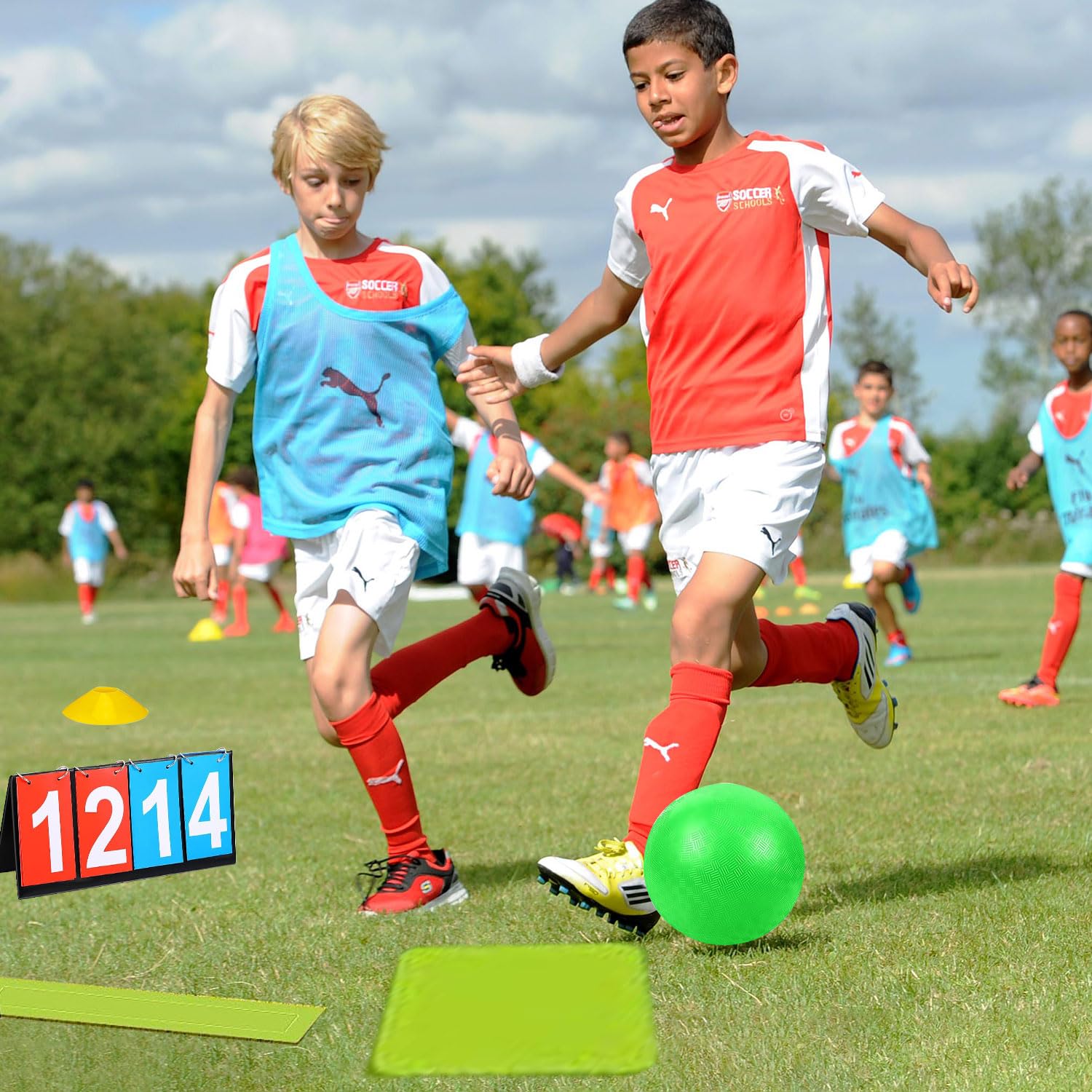 Huaerle Il set da 18 pezzi include 2 palline per parco giochi con pompa ad aria, 4 basi in gomma, 10 coni Foul Line e un tabellone segnapunti per ragazzi ragazze adulti parco giochi scuola cortile