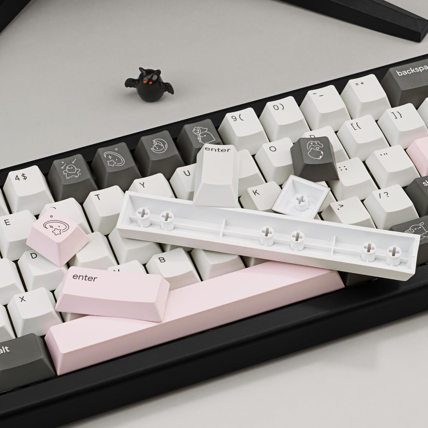 Cute PBT Keycap 130 Keys, Minimalist Black and White Cherry Profile Keycap, Dye Sub Custom Keyboard Key Caps for Cherry MX Switches Mechanical Gaming Keyboard 60% 75% 100%