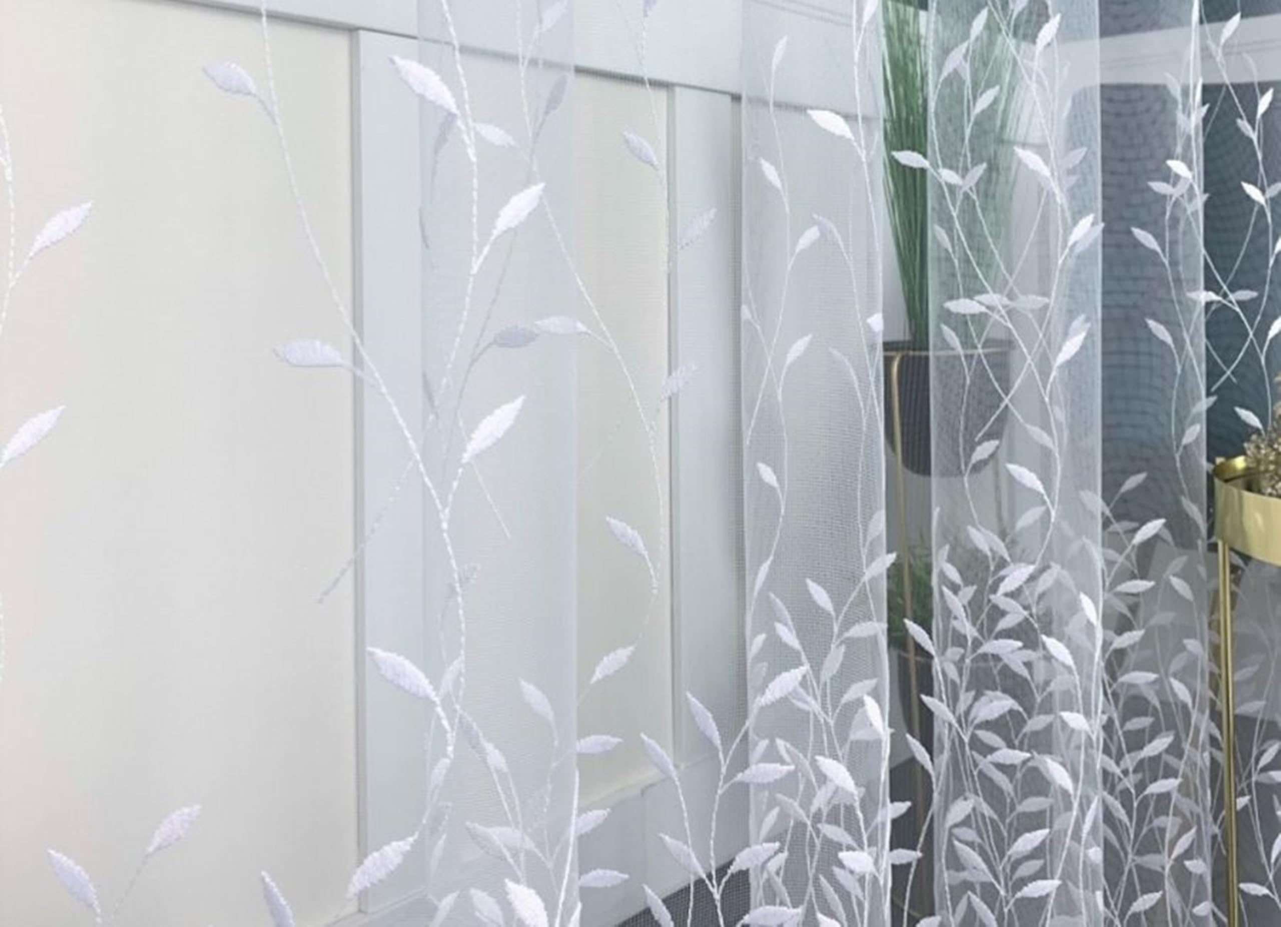 Costarica Weiß 500x160 cm (BxH) Kurz Tüll Gardinen mit Floraler Stickerei Kräuselband Scheibengardine Wohnzimmer Vorhänge Fenstergardinen Stores Transparent Kurzstores