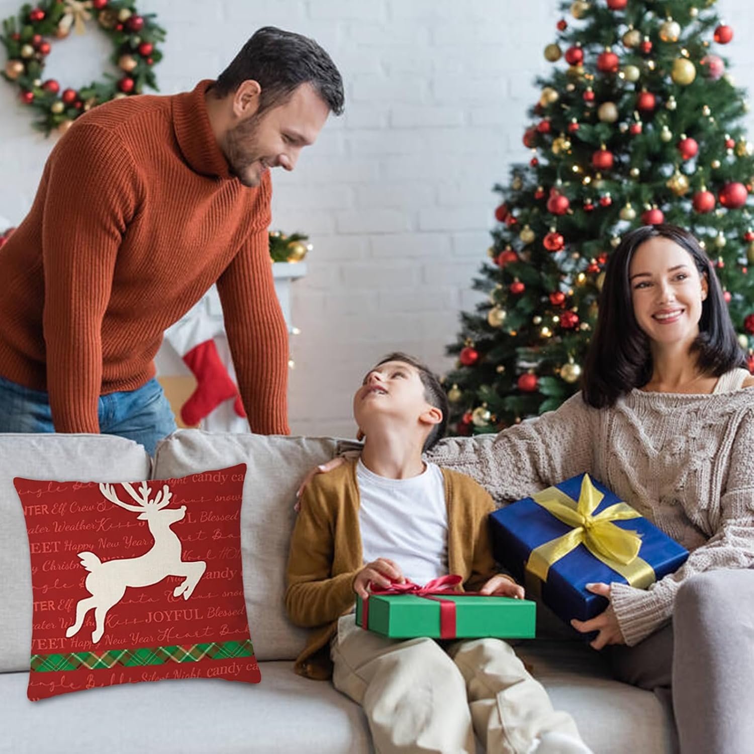 Christmas Cushion Cover, Christmas Cushion, Christmas Decoration, 45 x 45 cm, Suitable for Beautiful Christmas Decoration of the Sofa, Bench, Living Room, Bedroom, Children's Room