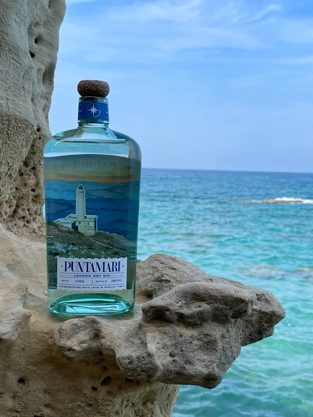 Gin Puntamari – Gin Premium London Dry Gin Italiano Artigianale, 43% Vol., Bottiglia in Vetro da 70 cl Astuccio Lux. Premiato Tra I Migliori Gin Italiani Al Mondo 2025!!!