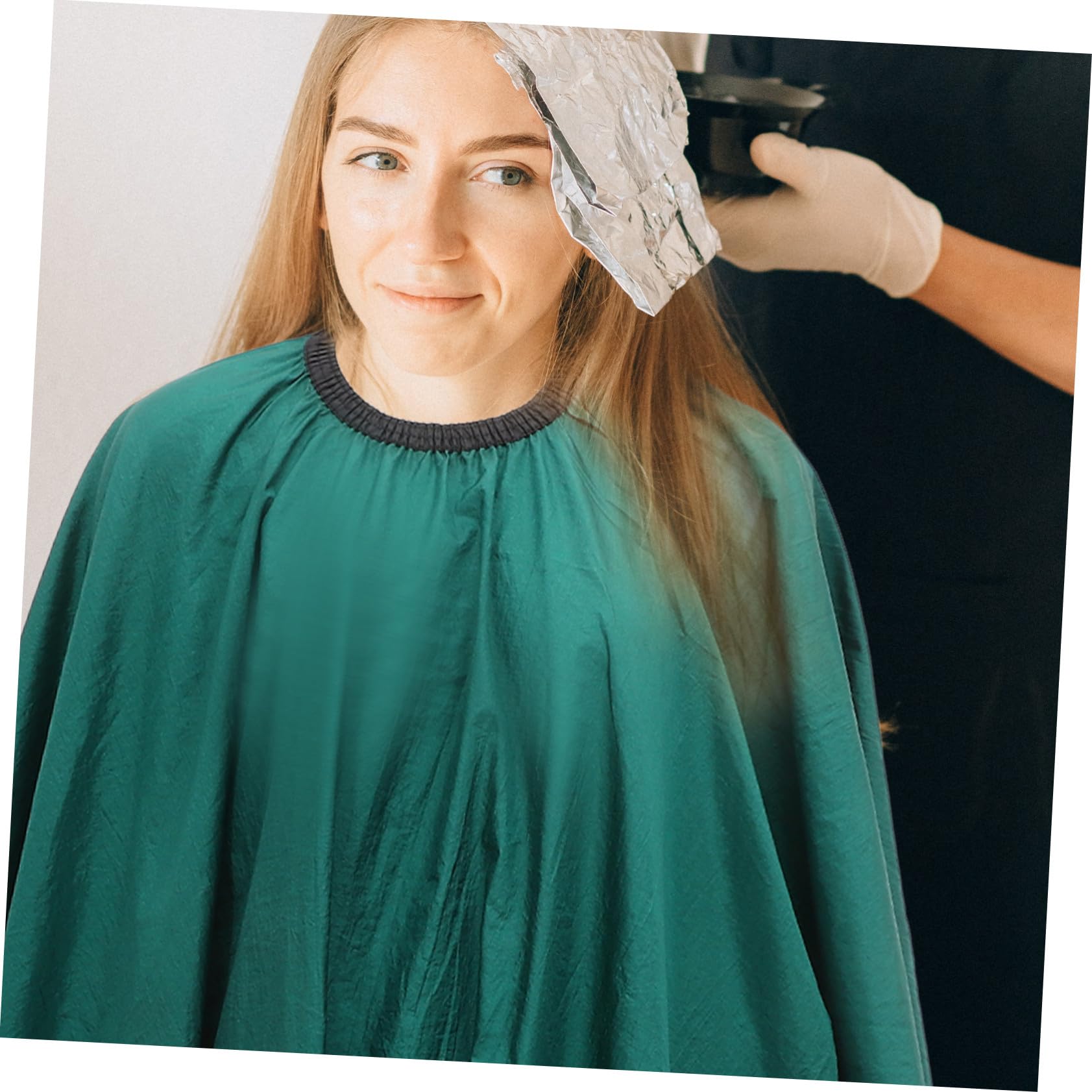 Corte de Pelo para Adultos con Mangas y Reutilizable para Peluquerías y Barberías Protección Profesional contra Residuos de Cabello Flexible y Resistente Color Verde Salón