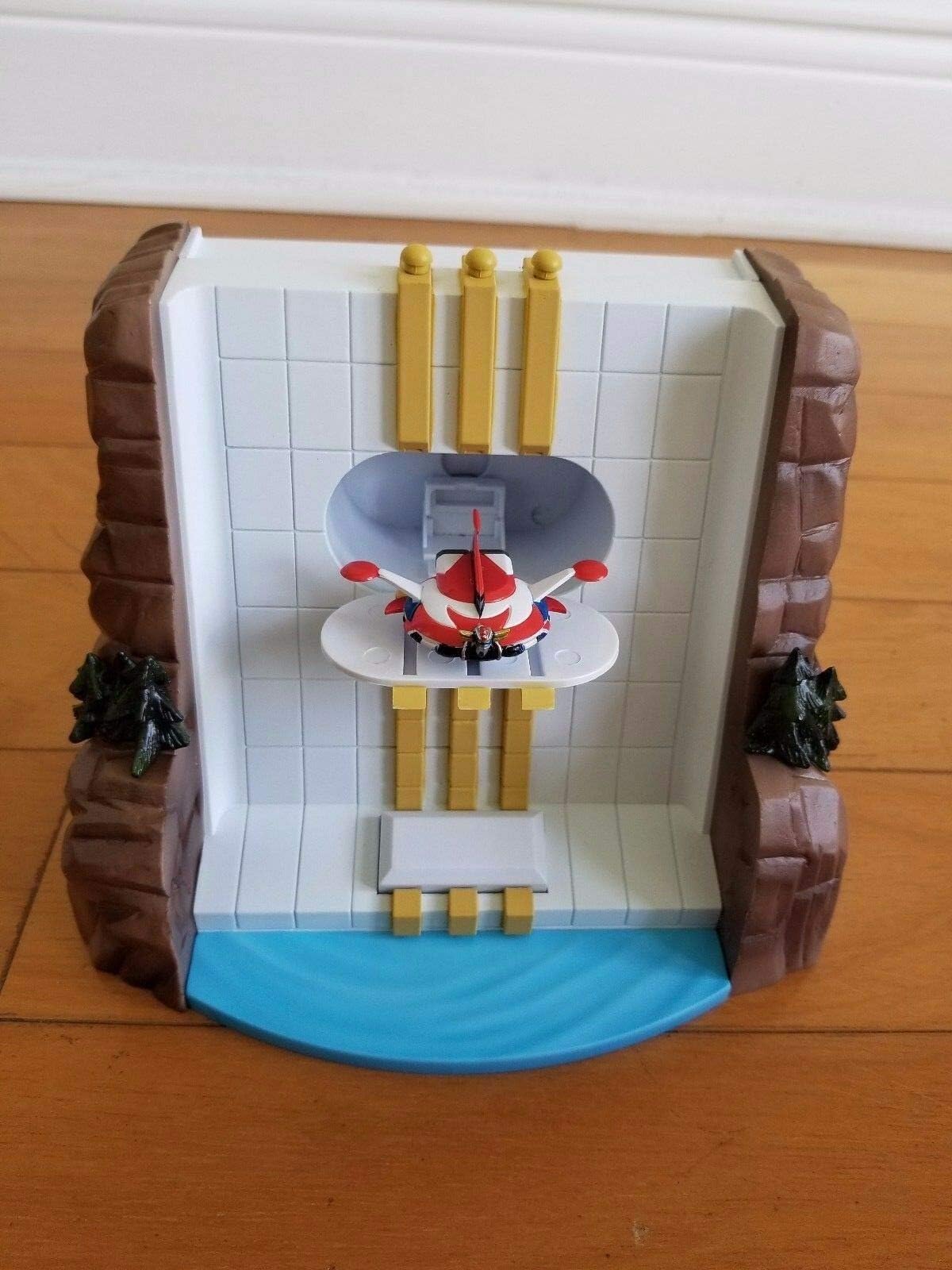 Grendizer: Waterfall Base with Ejectable Spaizer Playset