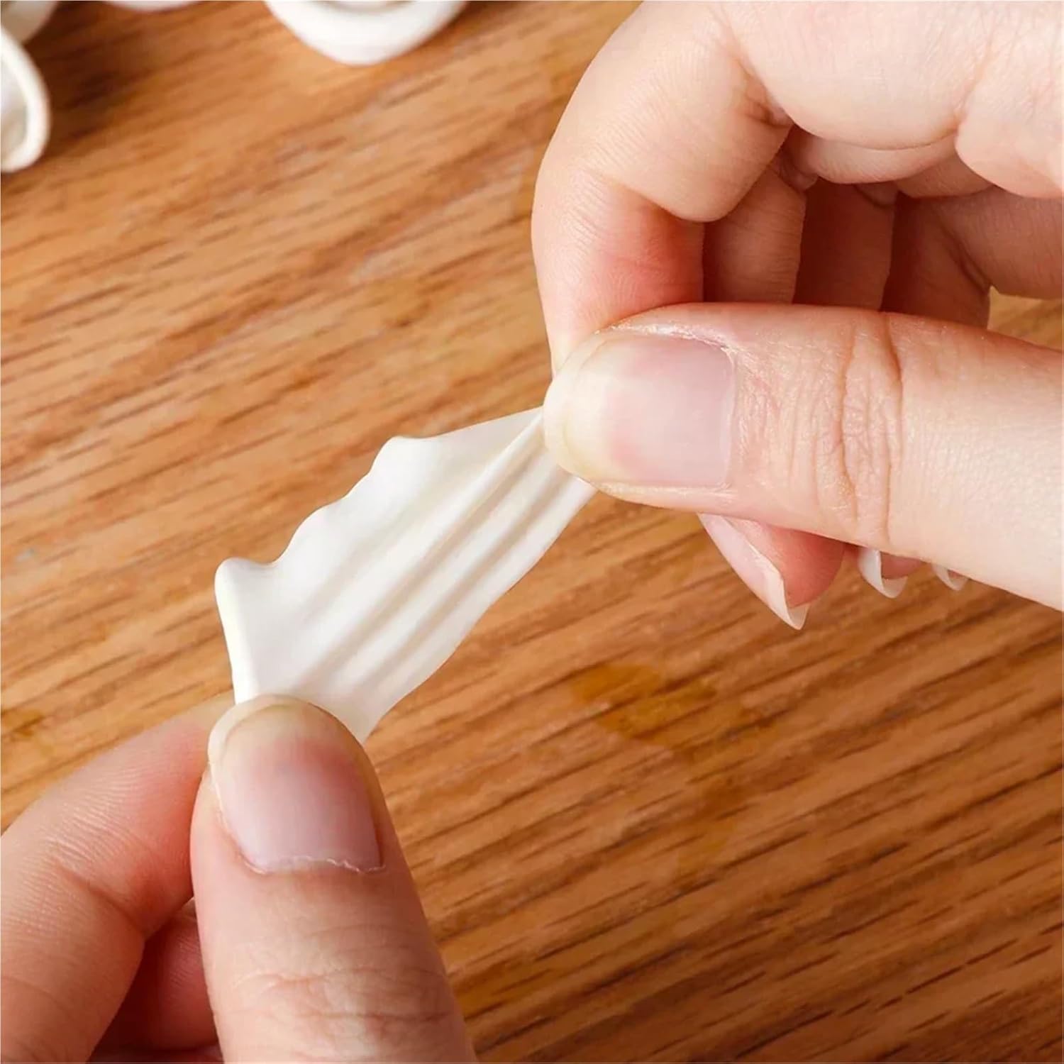 Large Disposable Nitrile Finger Cots 800 Pcs Latex Fingertips Protector Gloves Watch Repair Tool Non-Slip Anti-Static for Watchmaker Kit Rubber(Black)