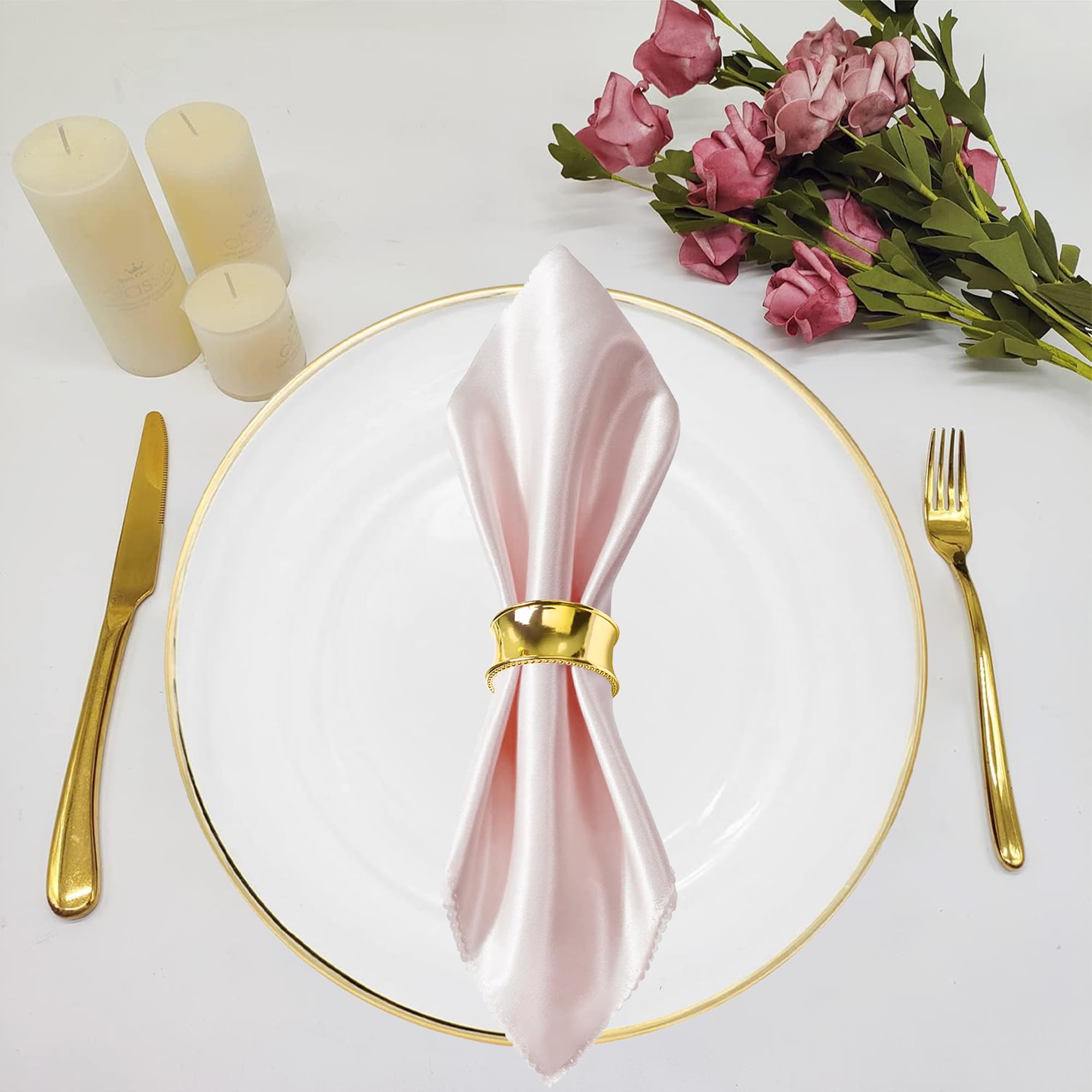 Set di 50 eleganti sottopiatti in acrilico da 33 cm con bordo dorato e 50 portatovaglioli martellati, decorazione per tavolo da pranzo per matrimoni, feste ed eventi speciali, 100 pezzi