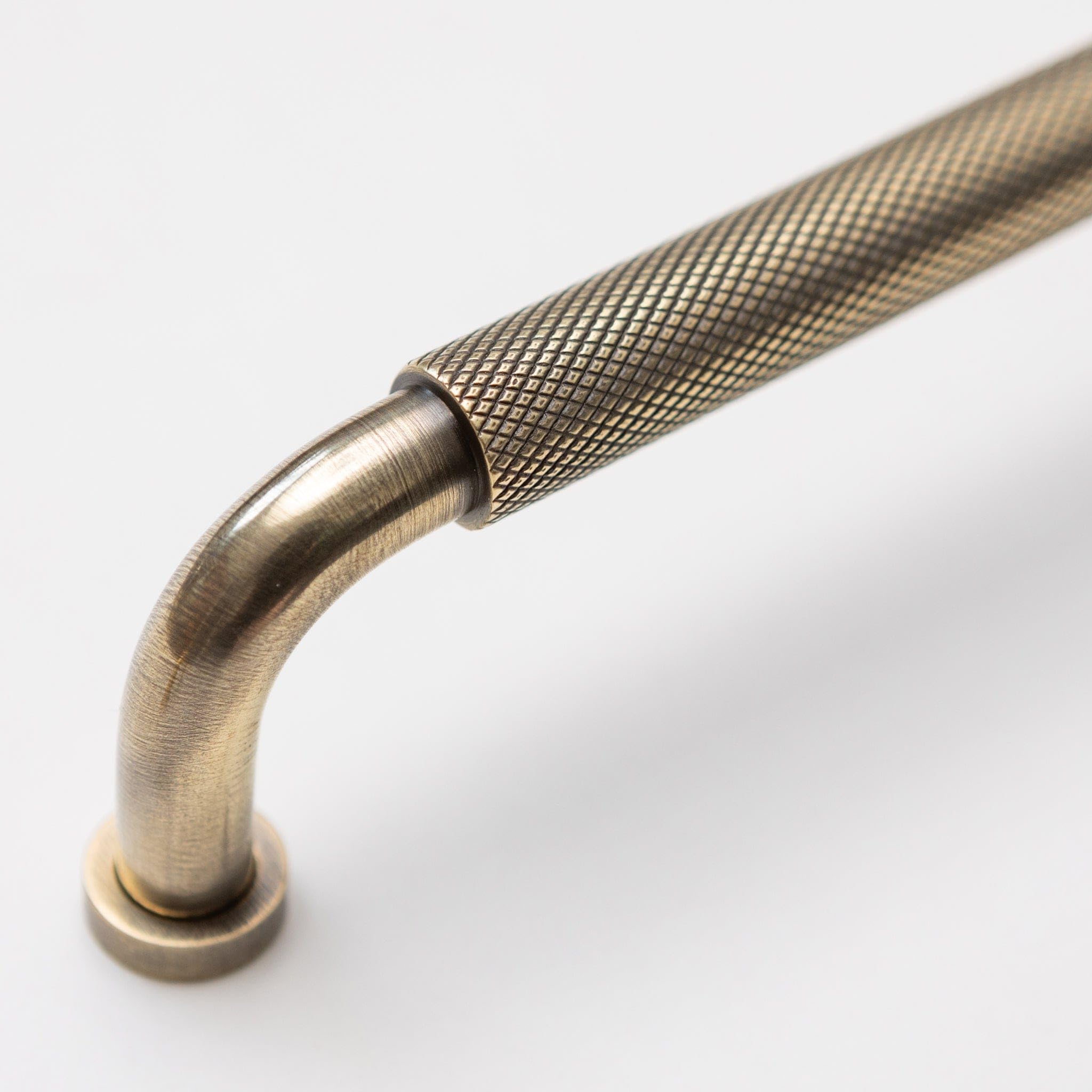 Brass Bee Antique Brass Solid Brass Curved Knurled Kitchen Pull Handles & Knobs Knurled Handle 136Mm