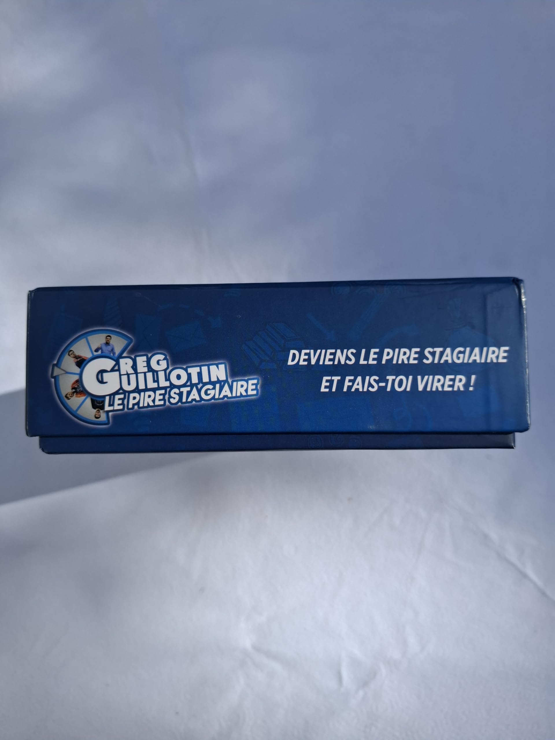 Topi Games | Il peggior tirocinante | Gioco da tavolo per adolescenti creato da Greg Guillotin | 45-60 min | 2-6 giocatori | 342 carte + 6 pedine + 1 vassoio | Gioco tra amici | Idea regalo per