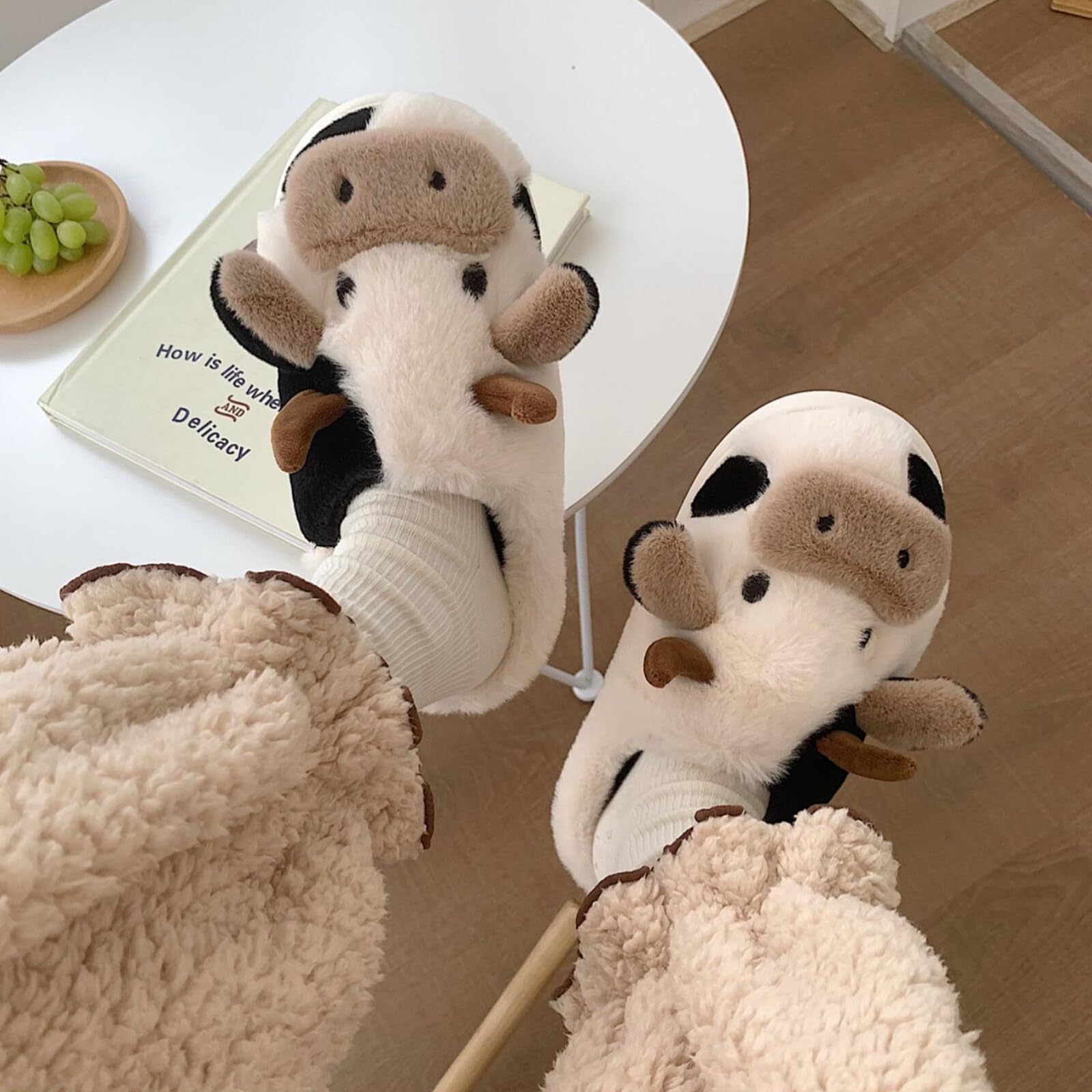 sharllen Puszyste kapcie krowy, nowatorskie urocze kapcie domowe dla kobiet Fuzzy Plush Zimowe ciepłe bawełniane kapcie dla mężczyzn wewnątrz i na zewnątrz