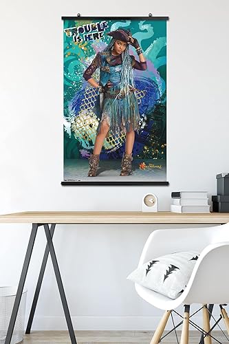 Vista 5 de Trends International Disney Descendants 2 - Póster de pared de Uma, 22.375 x 34 pulgadas, paquete de póster y clip