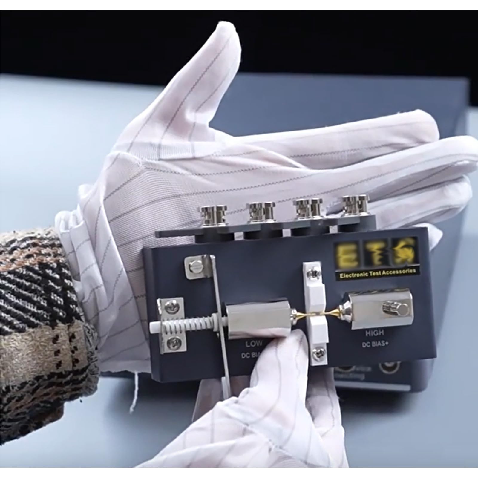 Precyzyjny przyrząd do testowania pojemności, regulowany mostek cyfrowy do dokładnego pomiaru elektronicznego, zakres częstotliwości DC-30 MHz, idealny do użytku laboratoryjnego