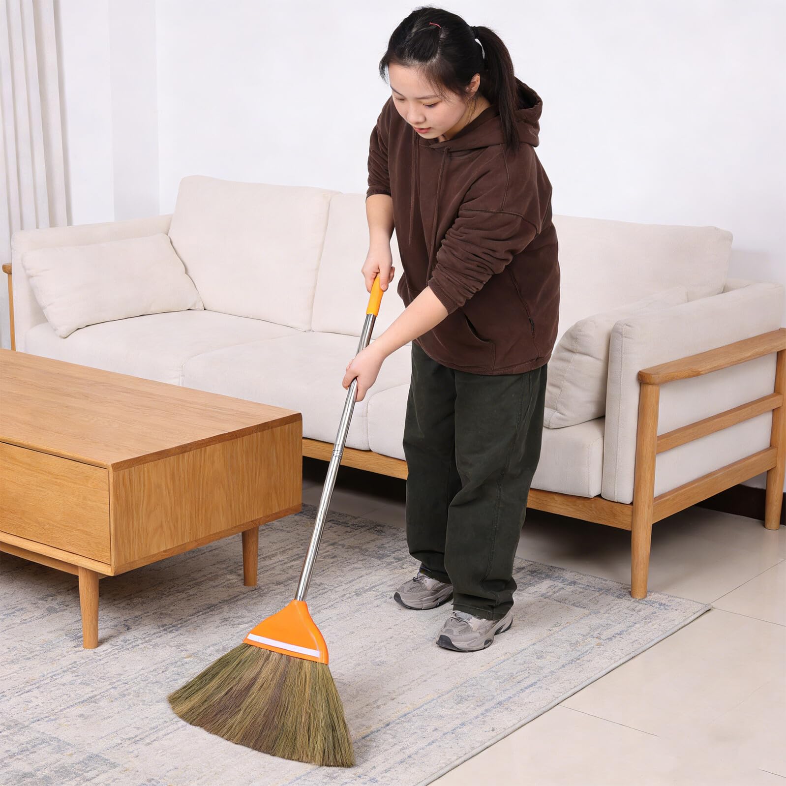 VOSAREA Scopa Vietnamita Fatta a Mano in Paglia Naturale 106 Cm con Setole Morbide Arancione, Scopa Lunga per Interni ed Esterni, Adatta per Giardino, Cortile e Pulizia Domestica