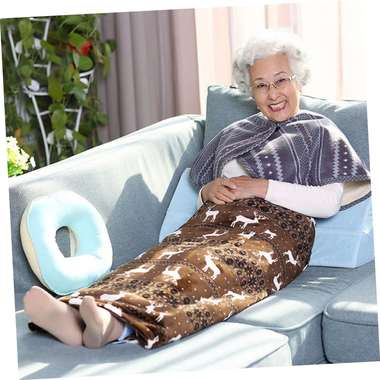 Elderly Throw Blanket for Wheelchair Warm Lap Blanket with Coffee Deer Pattern, Soft Skin-Friendly Fleece for Winter Travel and Nursing Care