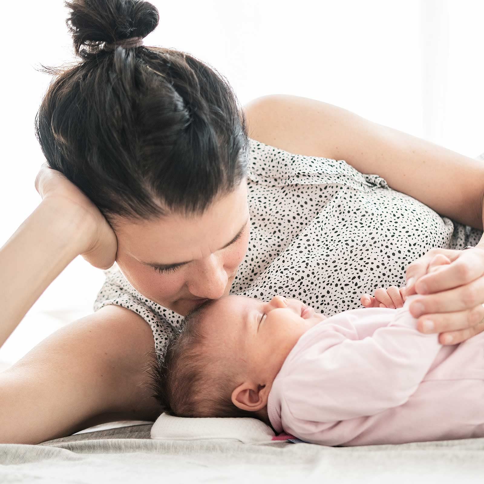 Medizinisch patentiertes Babykissen gegen Plattkopf, Kopfverformungen und Flachkopf | Grau